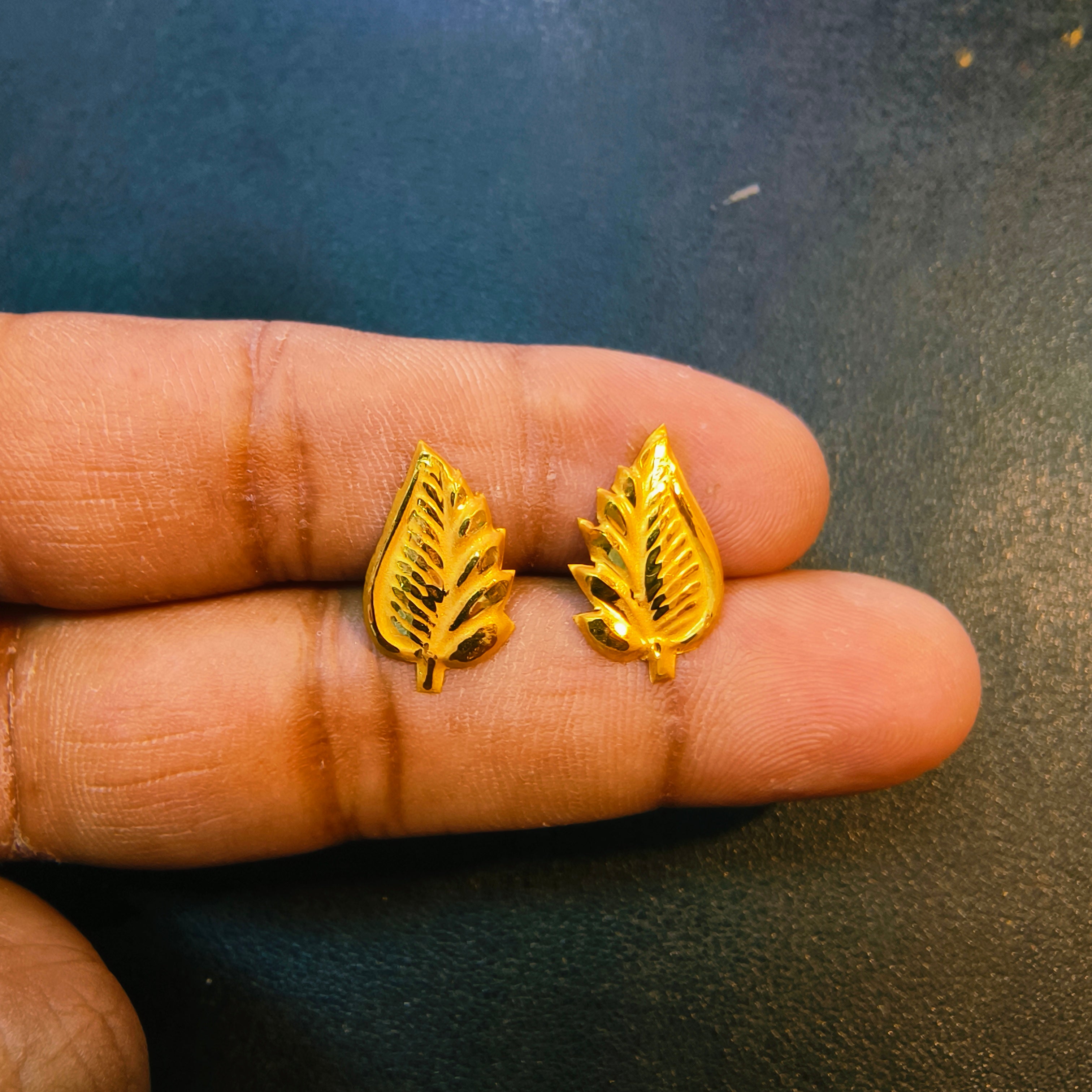 (GSE50) (50 TONCH) KDM GOLD EAR TOPS FOR GIFT PURPOSE IN MARRIAGE AND ANNIVERSARY 1 PAIR APPROX WGT: 0.300 GM