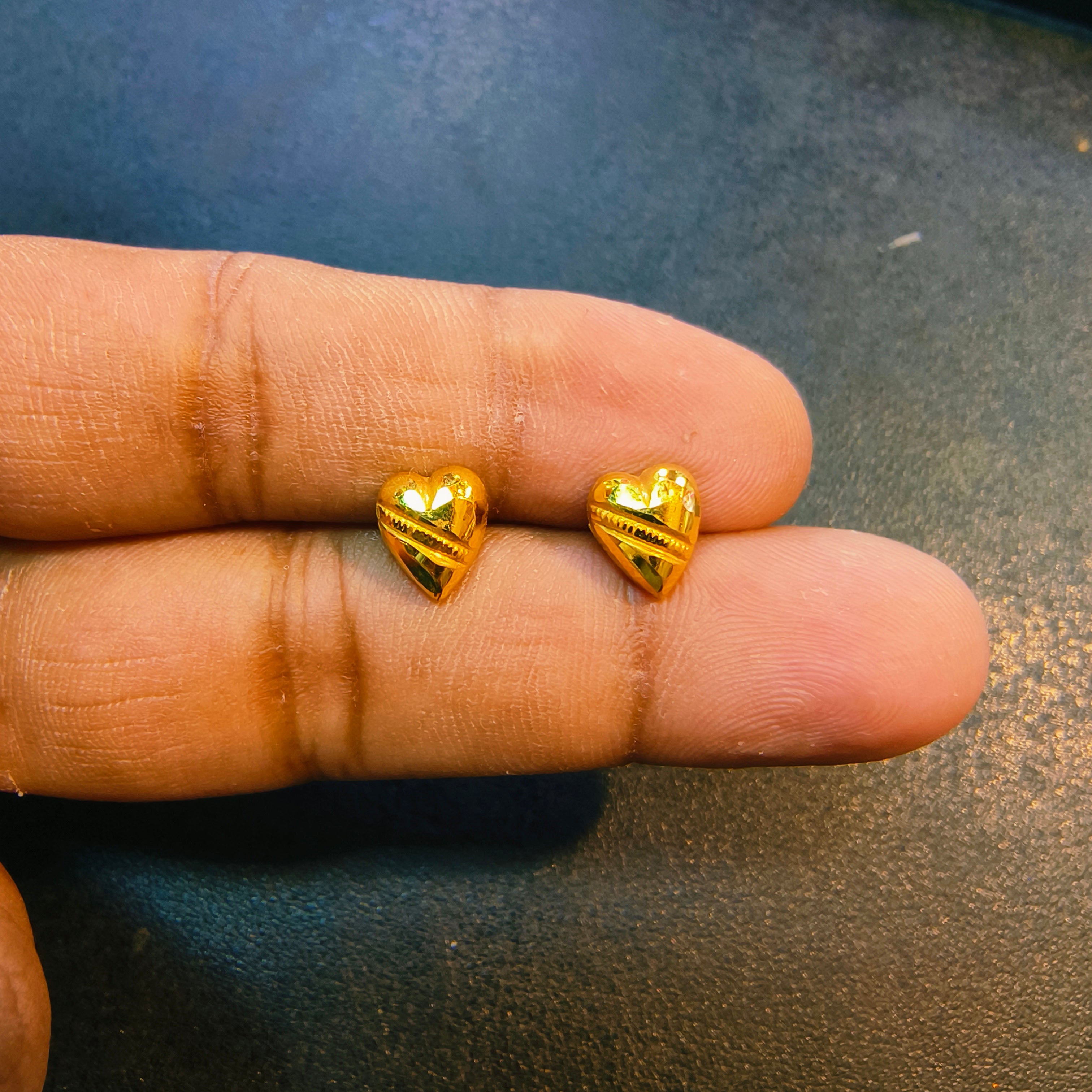 (GSE50) (50 TONCH) KDM GOLD EAR TOPS FOR GIFT PURPOSE IN MARRIAGE AND ANNIVERSARY 1 PAIR APPROX WGT: 0.300 GM