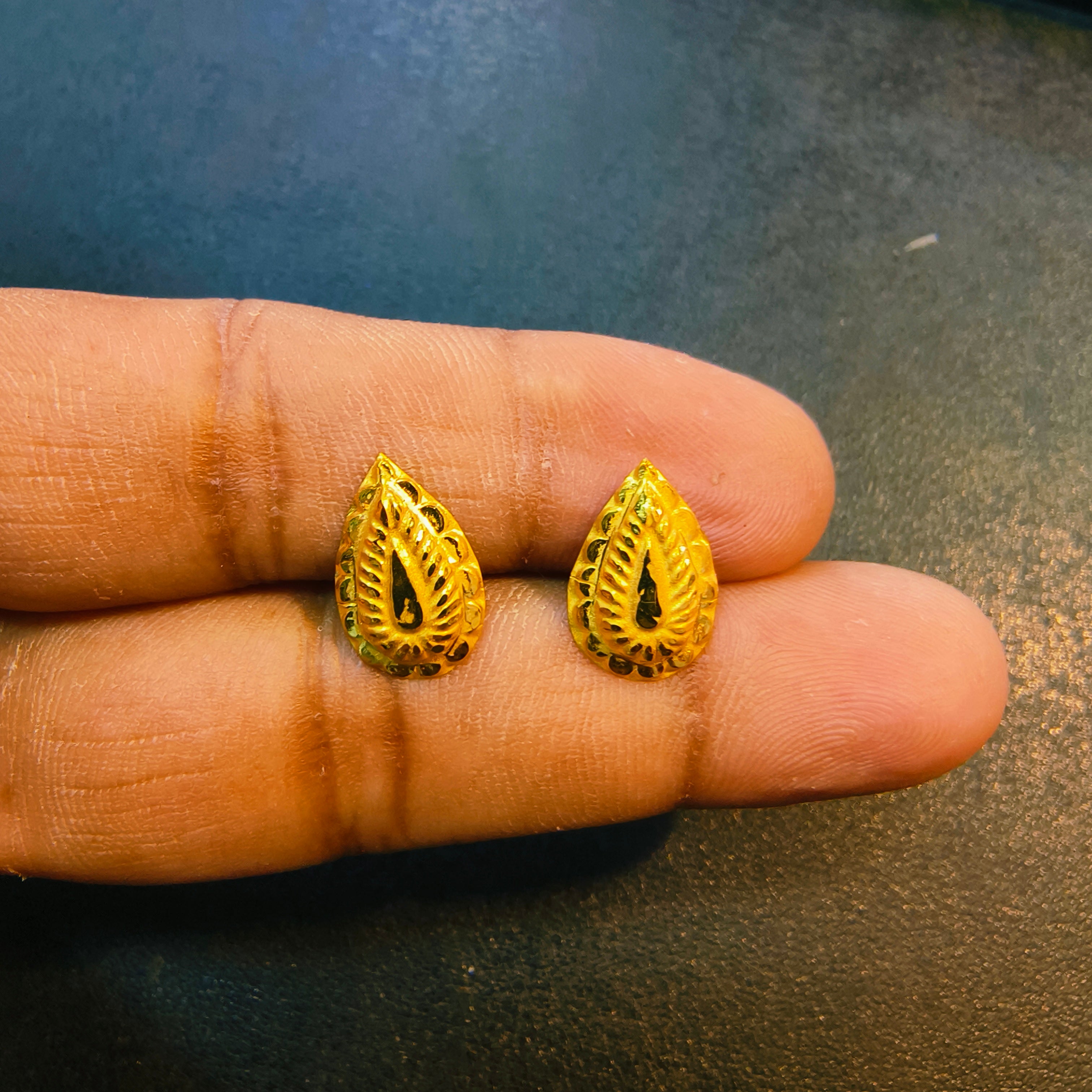 (GSE50) (50 TONCH) KDM GOLD EAR TOPS FOR GIFT PURPOSE IN MARRIAGE AND ANNIVERSARY 1 PAIR APPROX WGT: 0.250 GM