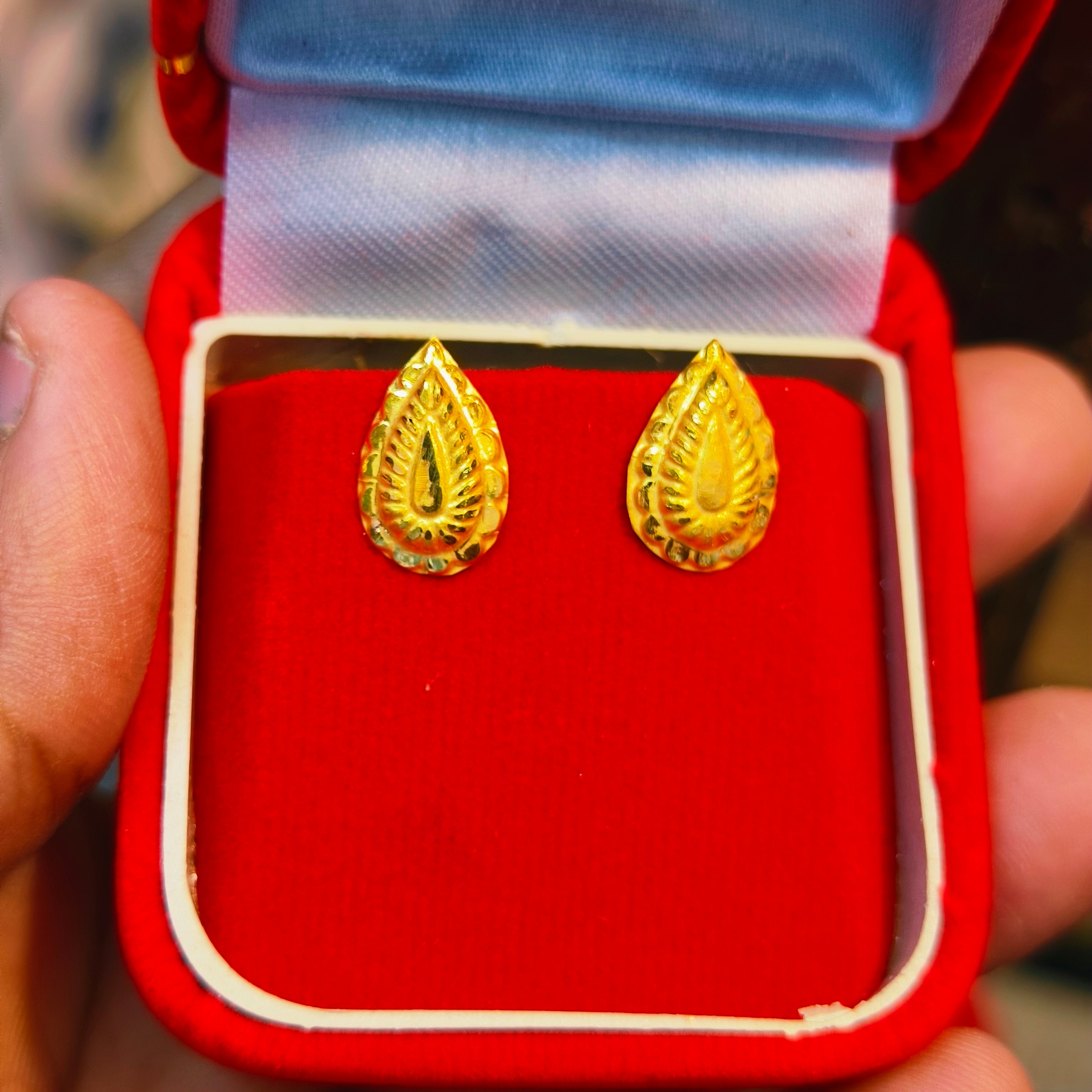 (GSE50) (50 TONCH) KDM GOLD EAR TOPS FOR GIFT PURPOSE IN MARRIAGE AND ANNIVERSARY 1 PAIR APPROX WGT: 0.250 GM
