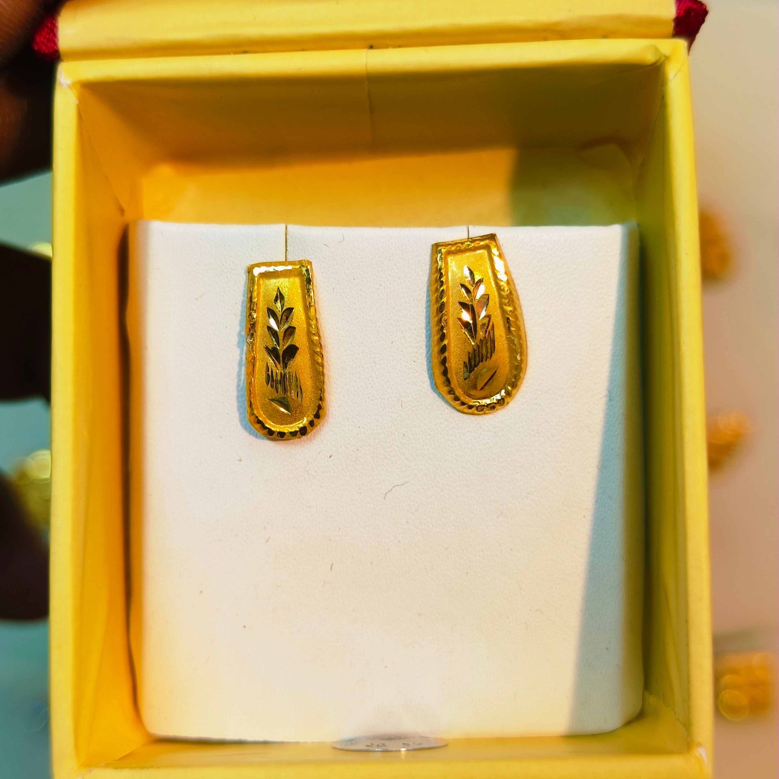 (GSE50) (50 TONCH) KDM GOLD EAR TOPS FOR GIFT PURPOSE IN MARRIAGE AND ANNIVERSARY 1 PAIR APPROX WGT: 0.340 GM