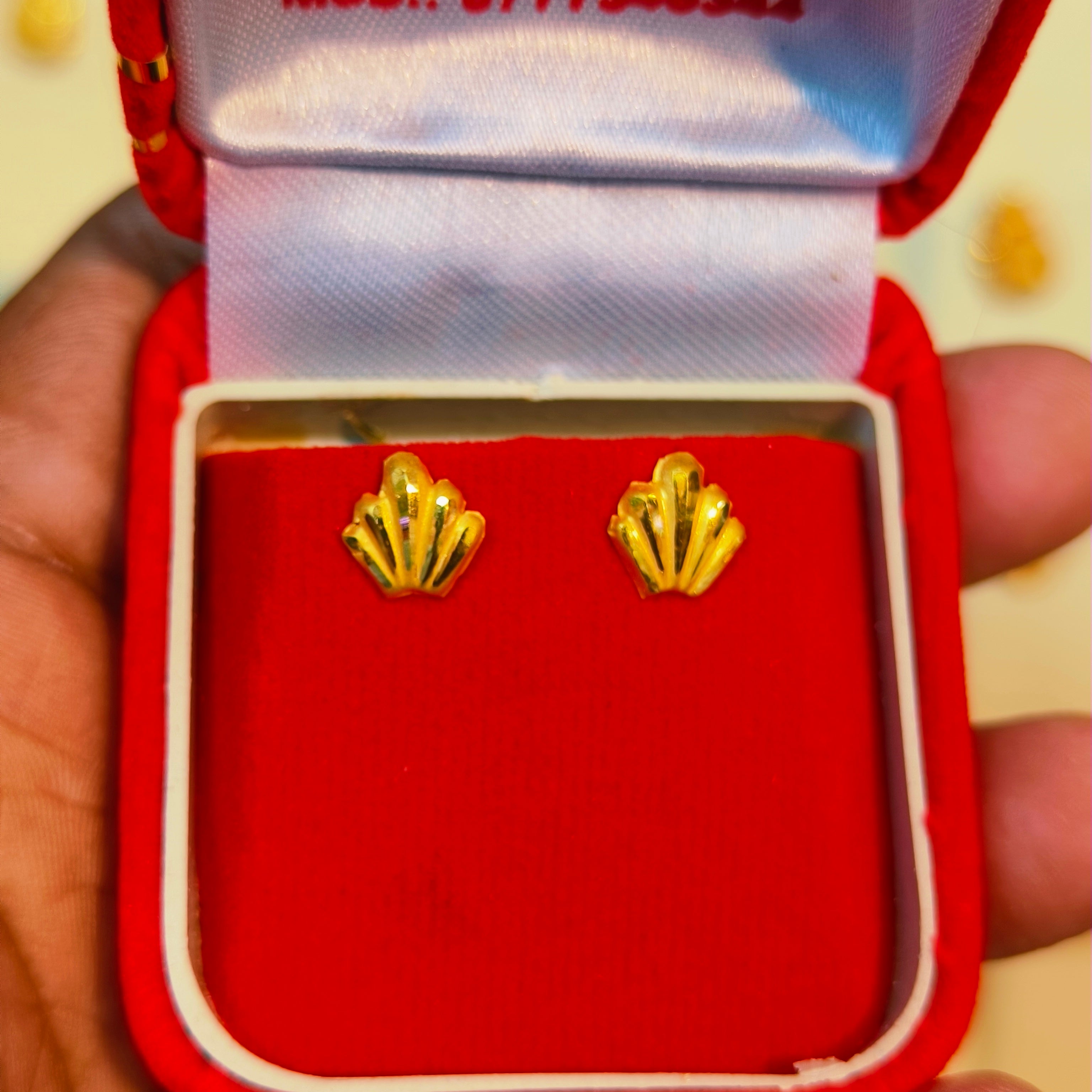 (GSE50) (50 TONCH) KDM GOLD EAR TOPS FOR GIFT PURPOSE IN MARRIAGE AND ANNIVERSARY 1 PAIR APPROX WGT: 0.240 GM