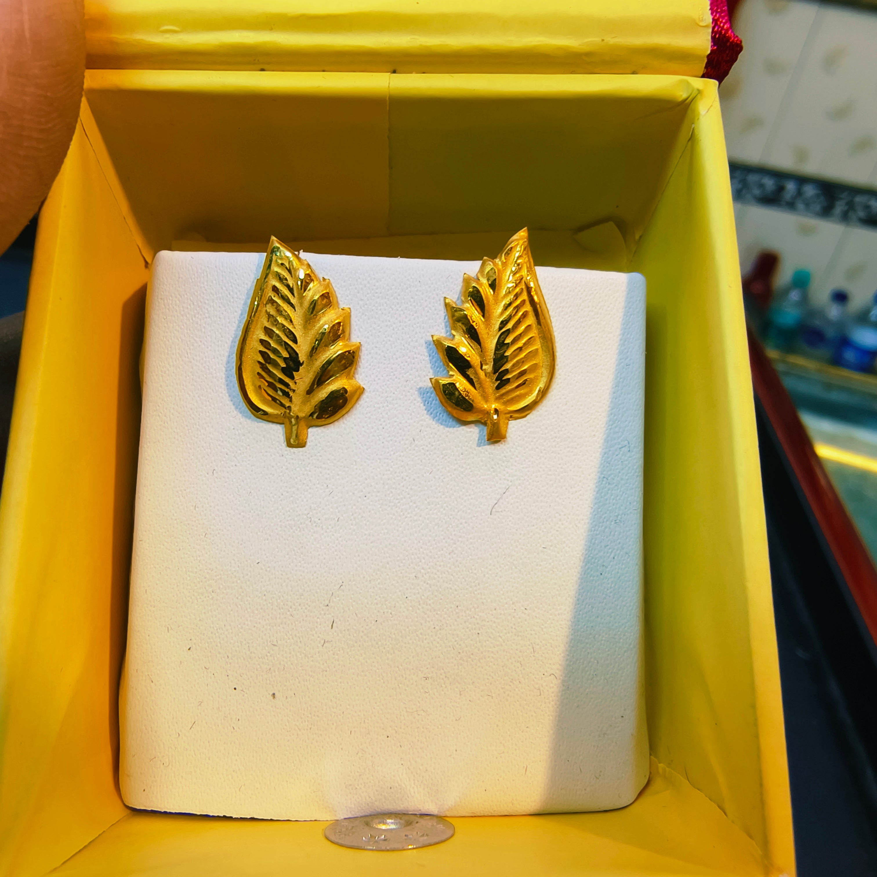 (GSE50) (50 TONCH) KDM GOLD EAR TOPS FOR GIFT PURPOSE IN MARRIAGE AND ANNIVERSARY 1 PAIR APPROX WGT: 0.300 GM