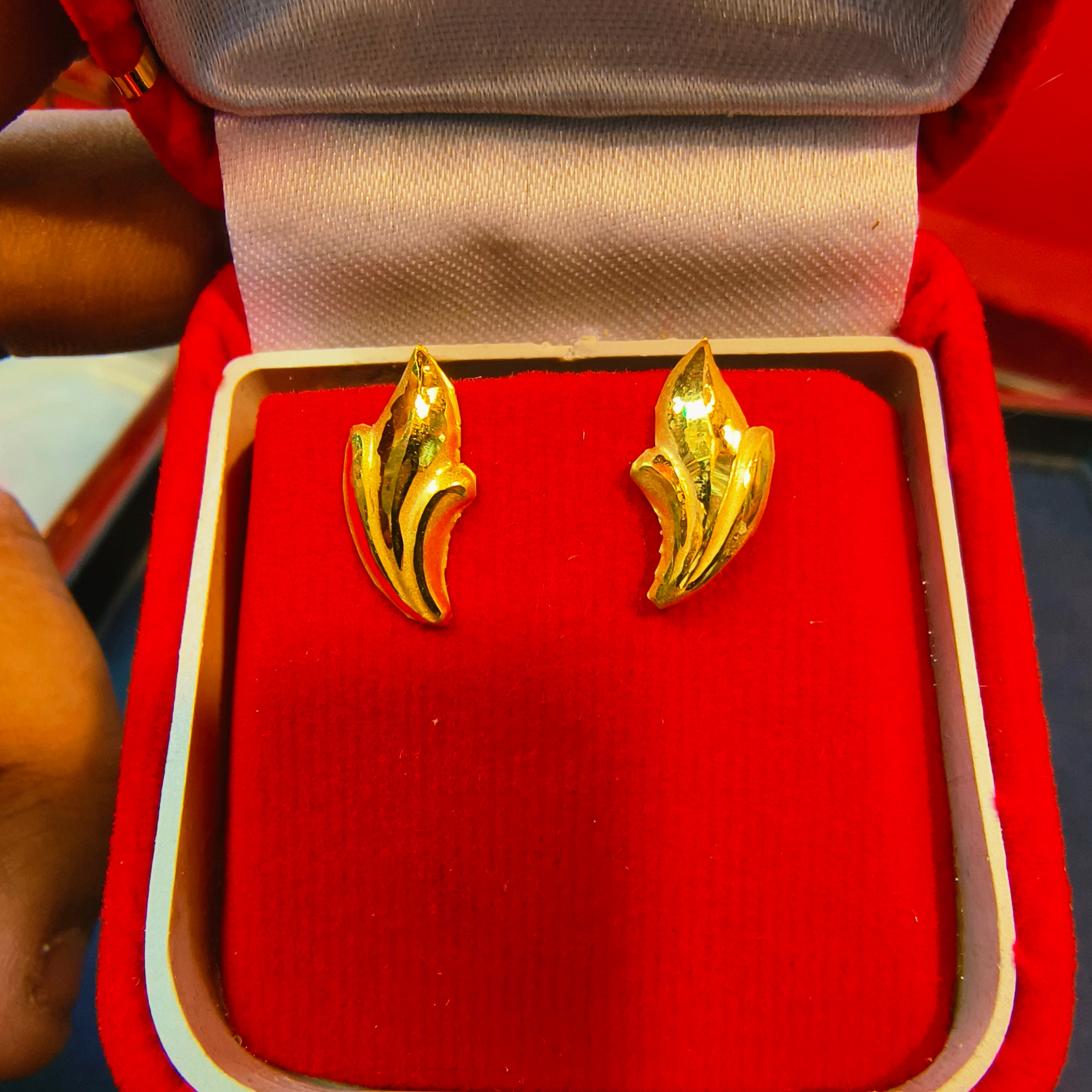 (GSE50) (50 TONCH) KDM GOLD EAR TOPS FOR GIFT PURPOSE IN MARRIAGE AND ANNIVERSARY 1 PAIR APPROX WGT: 0.260 GM