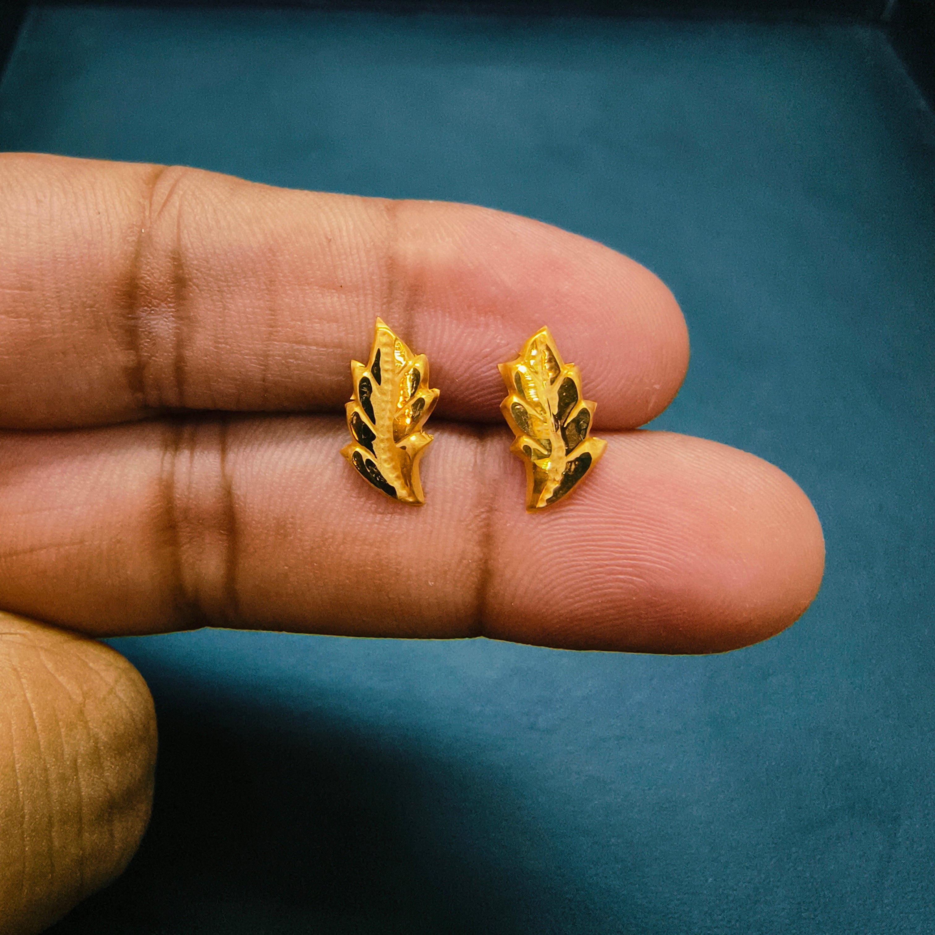 (GSE50) (50 TONCH) KDM GOLD EAR TOPS FOR GIFT PURPOSE IN MARRIAGE AND ANNIVERSARY 1 PAIR APPROX WGT: 0.230 GM