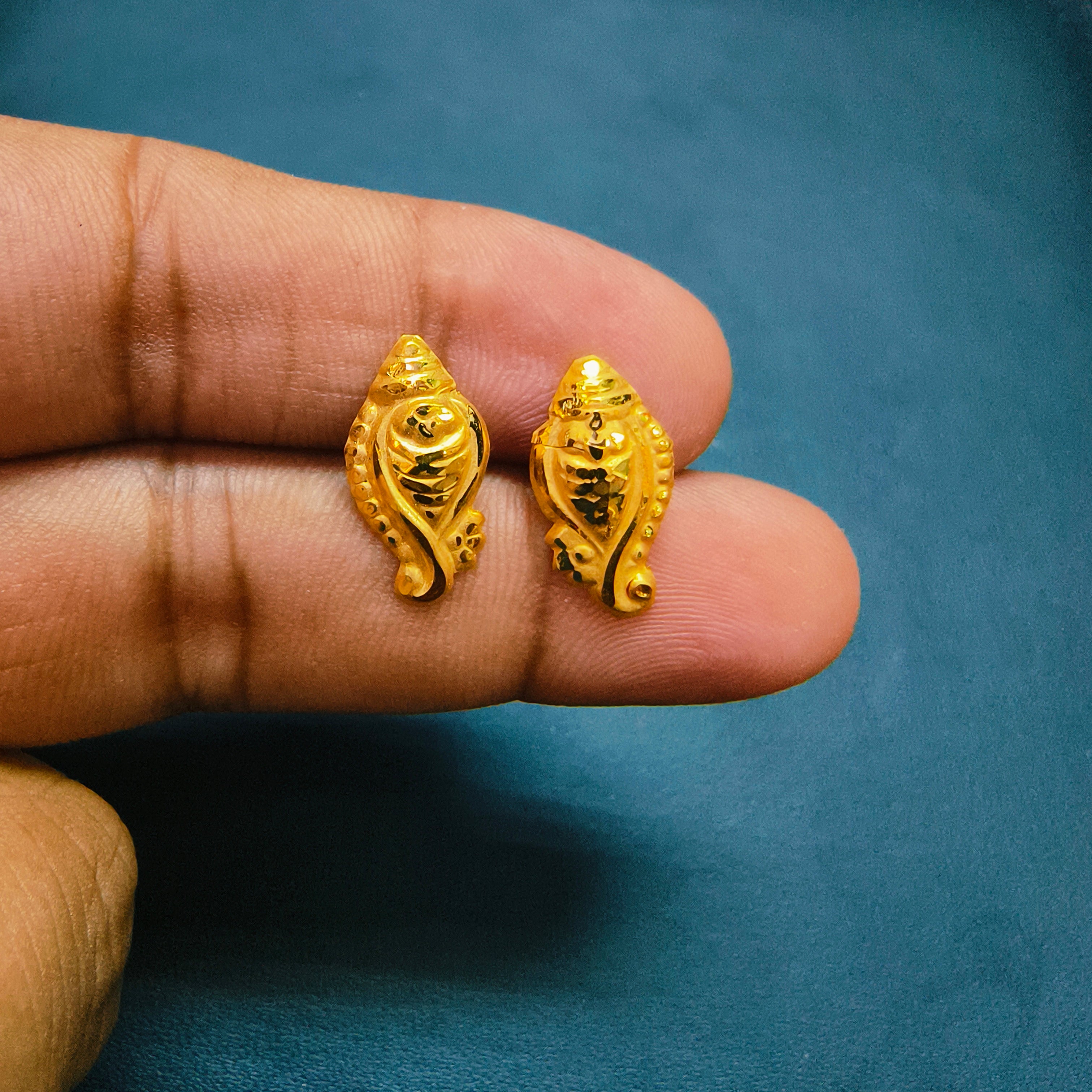 (GSE50) (50 TONCH) KDM GOLD EAR TOPS FOR GIFT PURPOSE IN MARRIAGE AND ANNIVERSARY 1 PAIR APPROX WGT: 0.320 GM