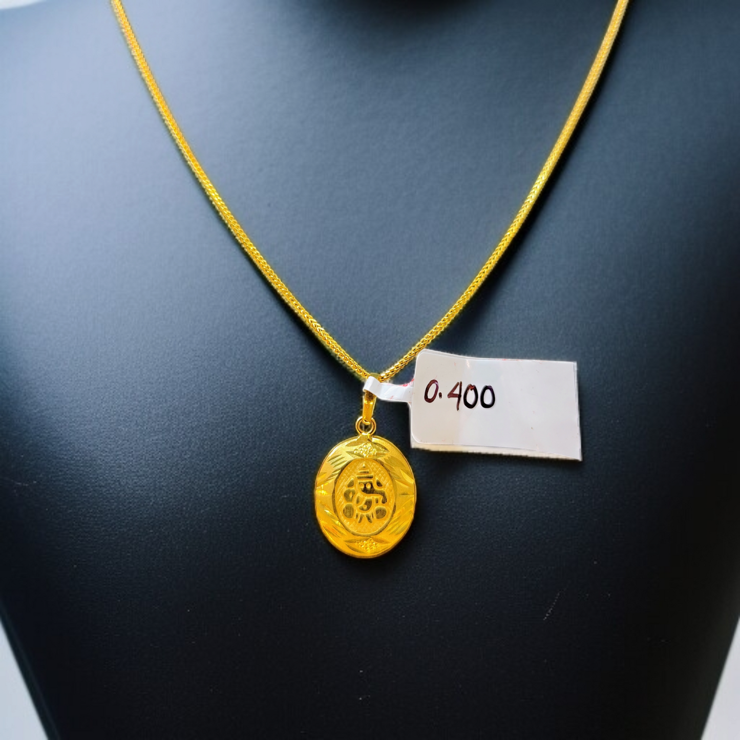 TRJ WGT: 0.400 GM APPROX KDM GOLD LOCKET 1 PIECE (50 TONCH) WITH ADJUSTABLE TASSEL.