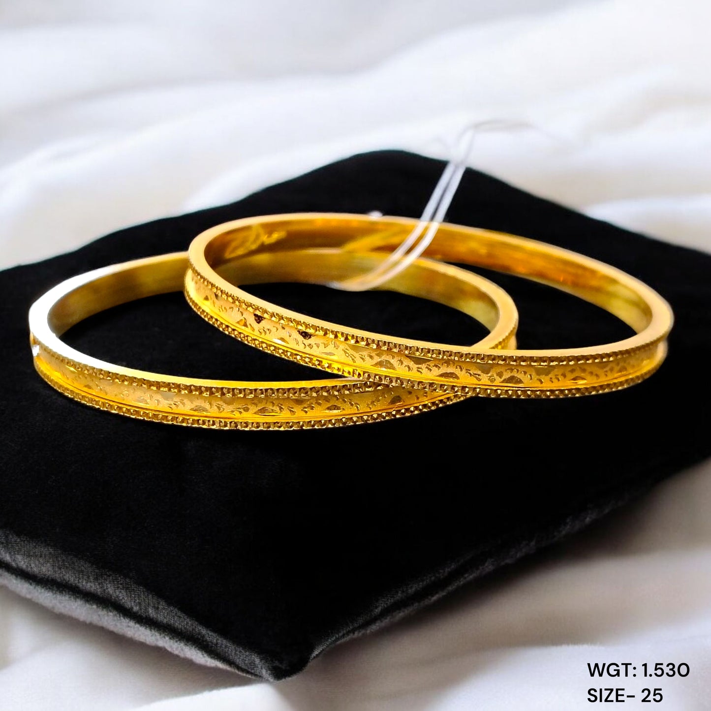 TRJ WGT: 1.530 GM APPROX (SIZE-25) 22KT HUID HALLMARK GOLD CHILA SOCKET CHURI 1 PAIR.