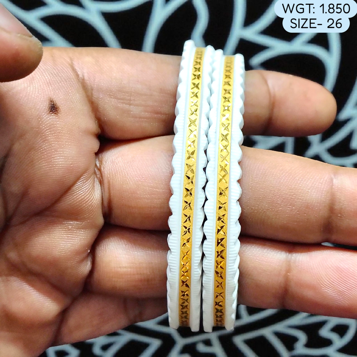 TRJ (SIZE: 26) WGT: 1.850 GM APPROX HUID HALLMARK 22KT GOLD SAKHA BANGLES 1 PAIR DESIGN FOR REGULAR USE.