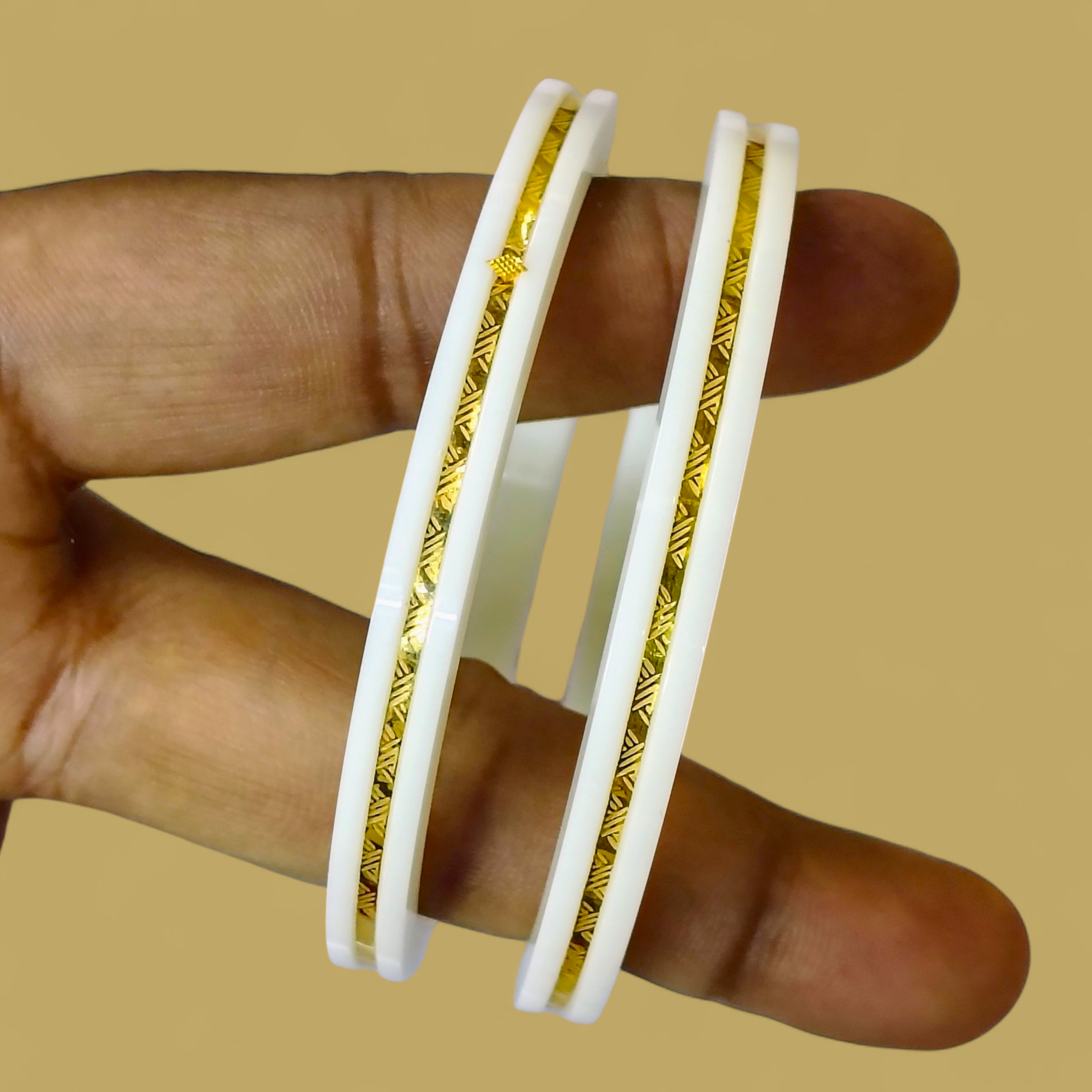 (GPB22) RAJLAXMI WHITE MINI DISCO POLA HALLMARK 916 22KT GOLD POLA BADHANO APPROX. WGT: 0.150 GM (NOT FOR REGULAR USE - ONLY OCASSION PURPOSE)