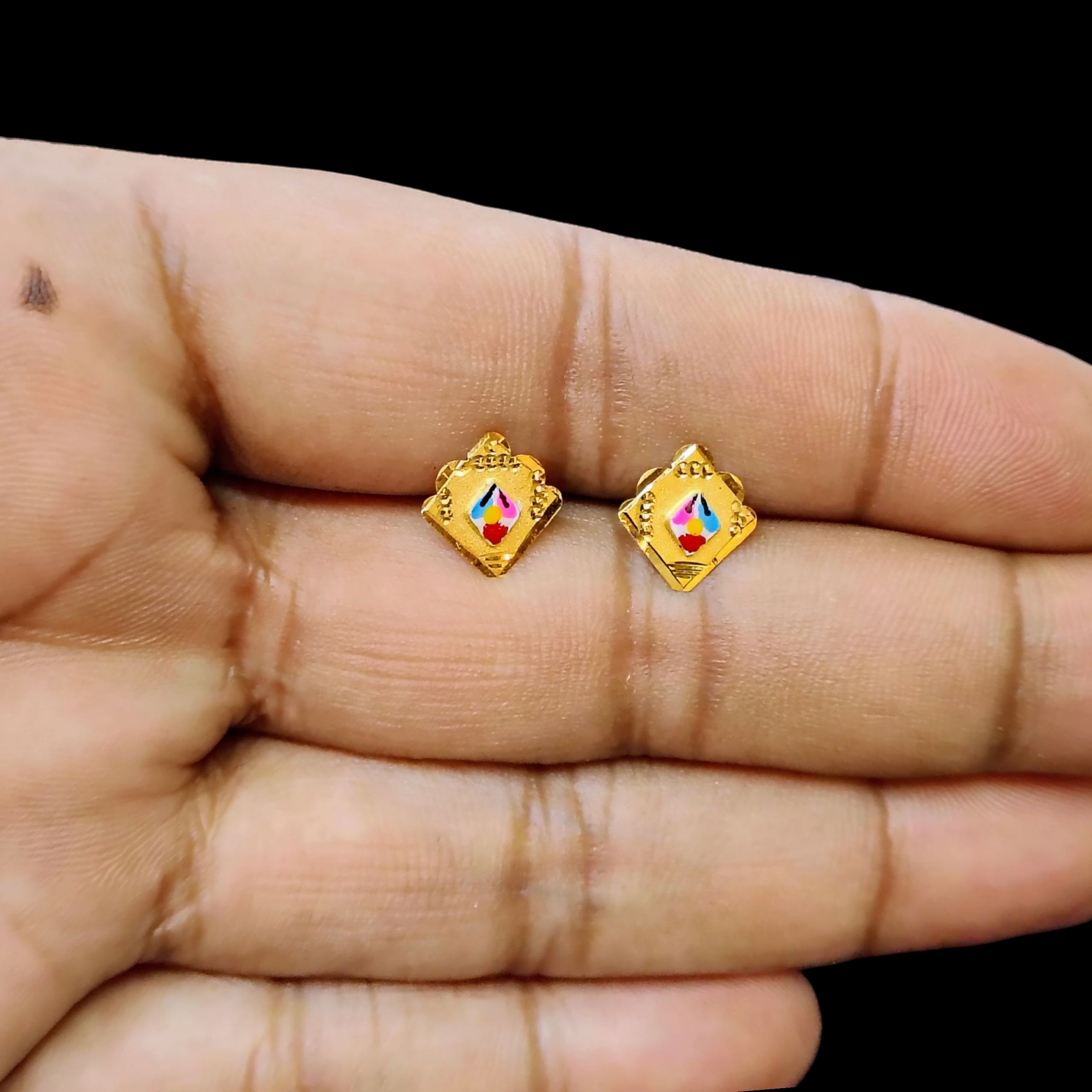 (GSE22) BIS CERTIFIED WGT: 0.730 GM APPROX HUID HALLMARK 916 22KT GOLD STUD EARRINGS 1 PAIR FOR WOMEN.