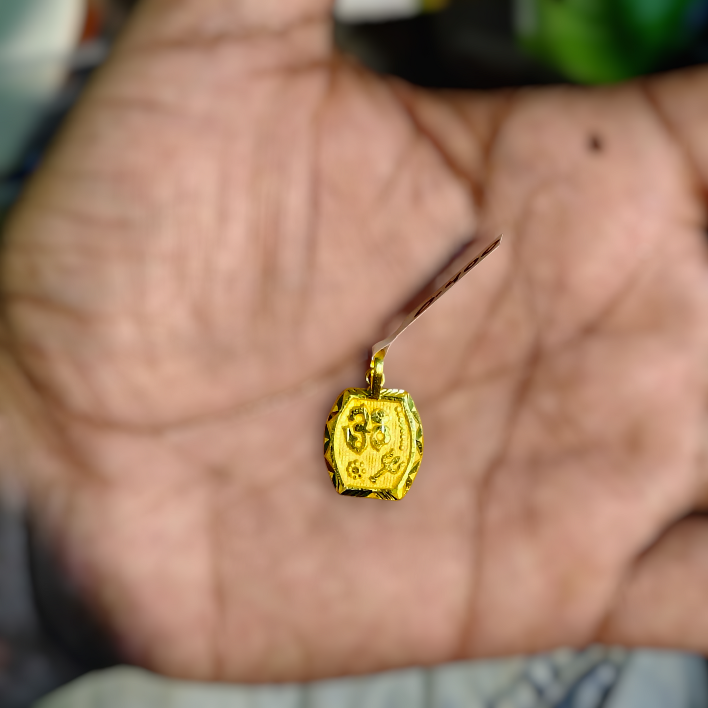 (GLKD) LOCKET WGT: 0.400 GM APPROX KDM GOLD LOCKET 1 PIECE (50 TONCH) WITH ADJUSTABLE TASSEL FOR GIFTING PURPOSE (CHAIN NOT INCLUDED).