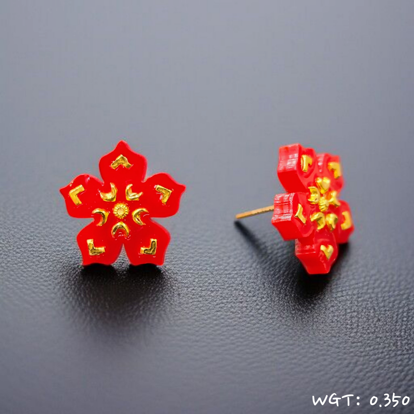 TRJ WGT: 0.350 GM APPROX HUID HALLMARK 22KT GOLD POLA TOPS 1 PAIR FOR WOMEN.