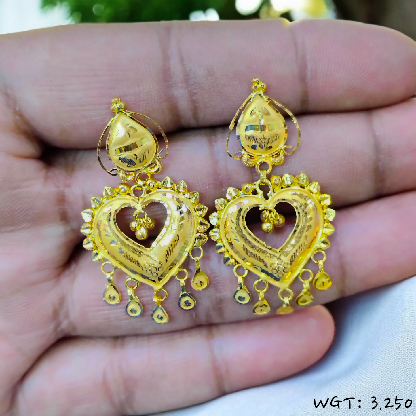 TRJ WGT: 3.250 GM APPROX HUID HALLMARK 22KT GOLD EARRINGS KANBALA 1 PAIR FOR WOMEN.