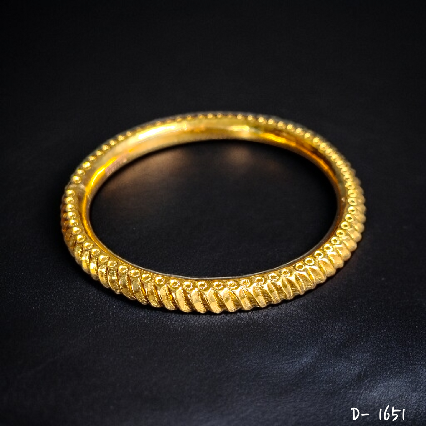 TRJ (SIZE: 25) HALLMARK 22KT GOLD COVERING BALA 1 PIECE APPROX WGT: 2.500 GM WITH XRF BARCODE PURITY CARD FOR WOMEN - (BILL & CARD MANDATORY- FOR EXCHANGE LIFETIME IN STORE ONLY).
