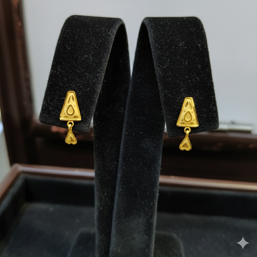 (GSE22) BIS CERTIFIED WGT: 0.640 GM APPROX HUID HALLMARK 916 22KT GOLD TOPS 1 PAIR FOR WOMEN.