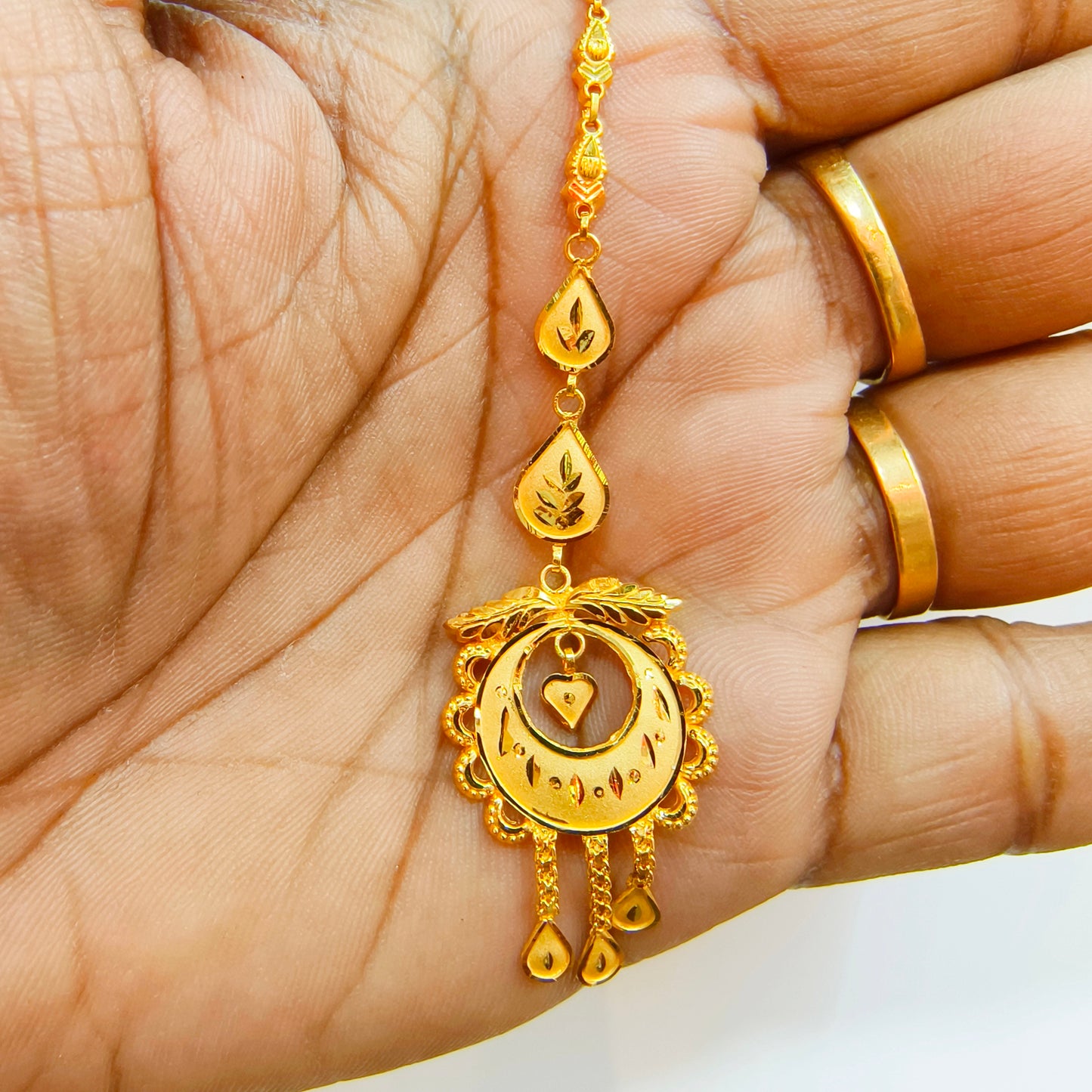 BIS CERTIFIED WGT: 2.550 GM APPROX HUID HALLMARK 916 22KT GOLD TICKLY (MANGTIKA) 1 PIECE FOR MARRIAGE.