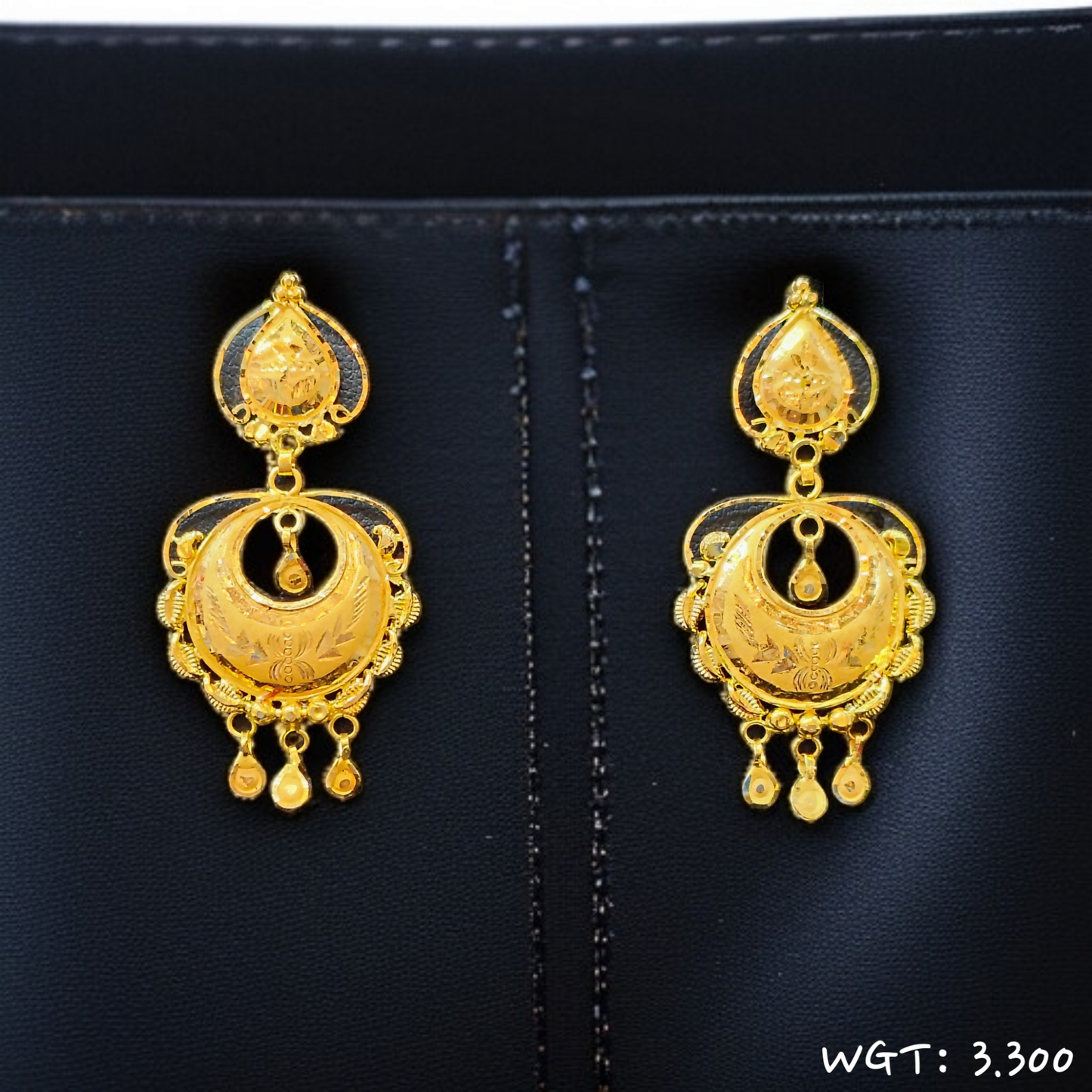 TRJ WGT: 3.300 GM APPROX HUID HALLMARK 22KT GOLD EARRINGS KANBALA 1 PAIR FOR WOMEN.