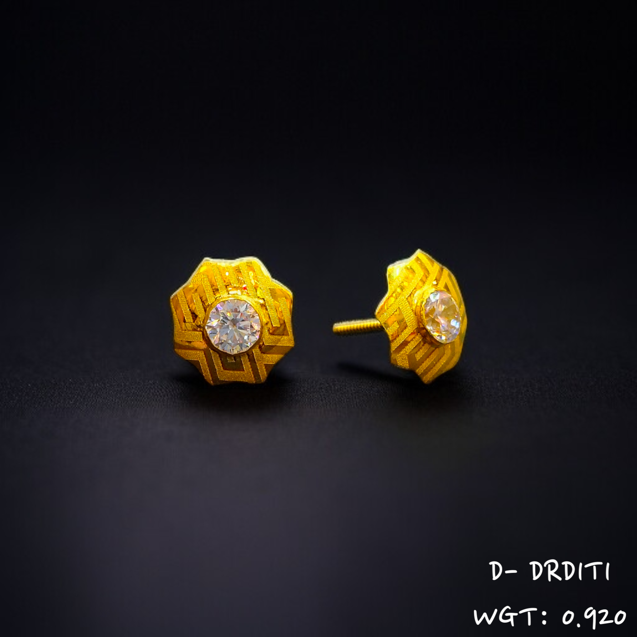 (GSE18) RAJLAXMI D- DRD1T1 (WGT: 0.920 GM APPROX) HALLMARK 18KT GOLD EAR TOPS STUD 1 PAIR FOR REGULAR USE.