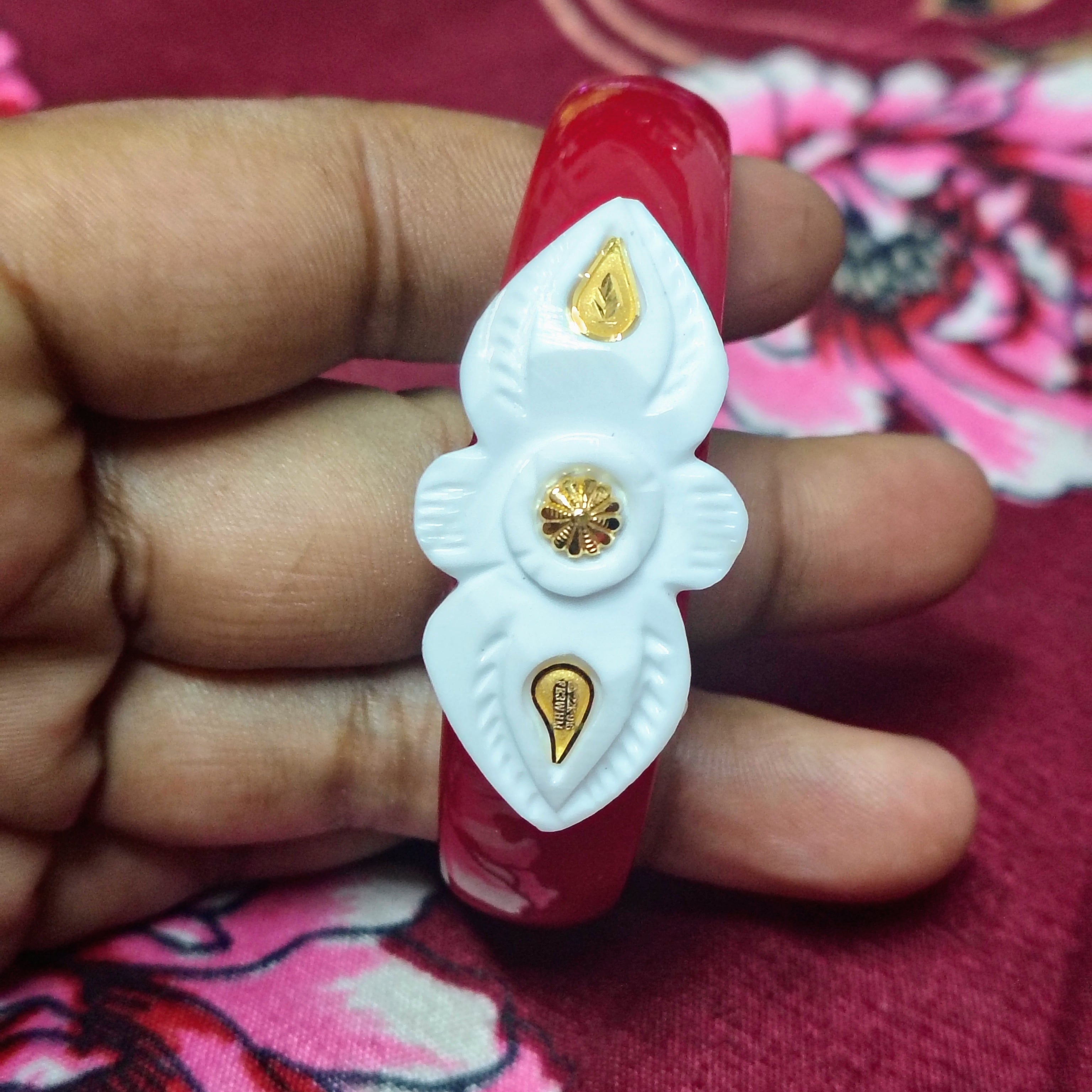 (TSP) TILOTAMA SAKHA POLA (SIZE: 24) WGT: 0.500 GM APPROX. HUID HALLMARK 22KT GOLD POLA BANGLES 1 PIECE FOR GIFTING.(NP)