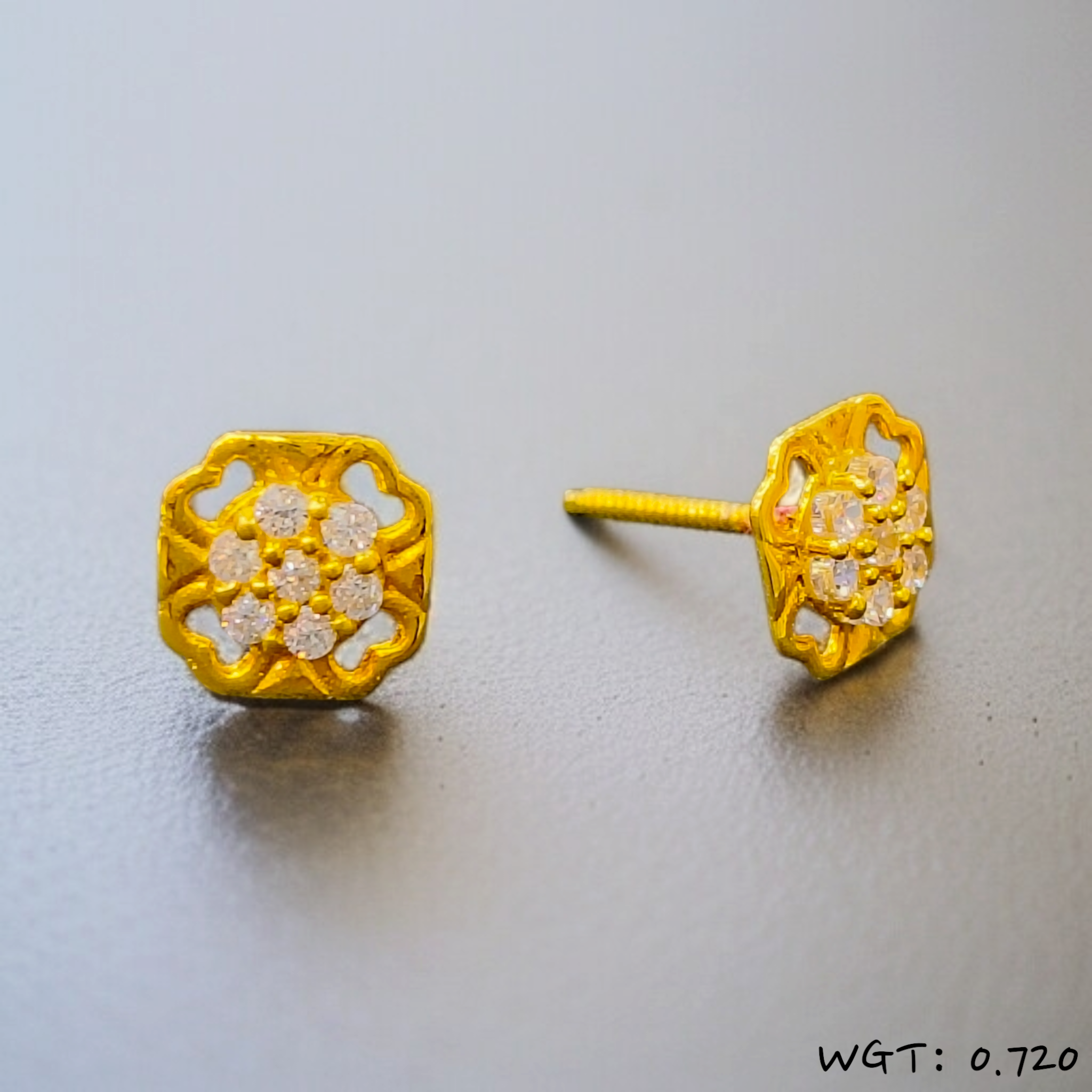 (GSE14) TRJ WGT: 0.720 GM APPROX 14KT HUID HALLMARK GOLD EAR STUD 1 PAIR FOR REGULAR USE.