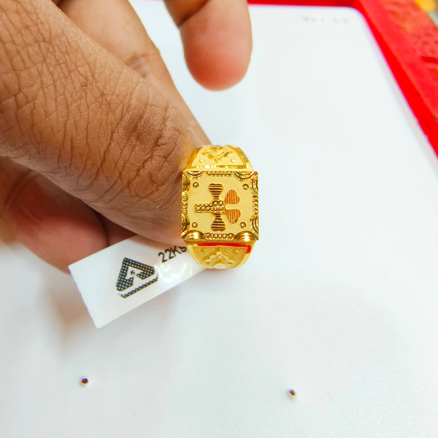 SIZE:27 (WGT: 2.250 GRAM APPROX) BIS CERTIFIED HUID HALLMARK 916 22KT GOLD GENTS FINGER RING FOR MENS 1 PIECE.