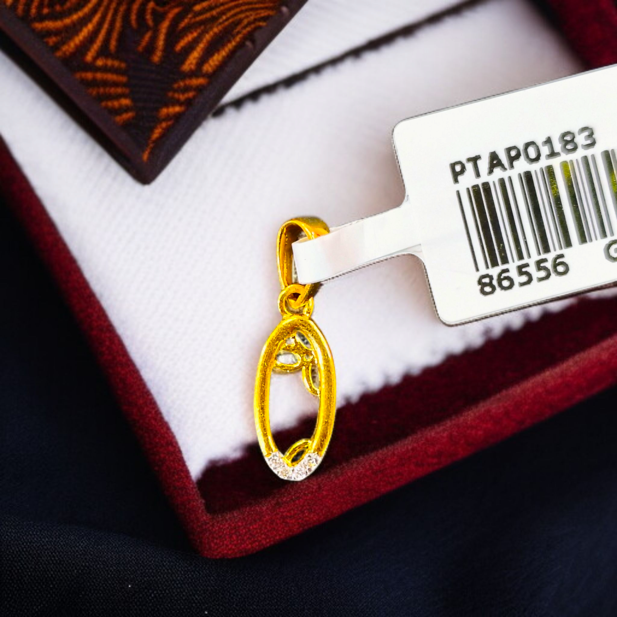 (GLC18) RAJLAXMI DIAMOND JEWELLERY - WGT: 0.680 GM - NATURAL DIAMOND (0.02 CENT) HUID HALLMARK 18KT DIAMOND PENDANT LOCKET FOR WOMEN WITH CERTIFICATE OF AUTHENTICITY BY ZORBA (DESIGN NO: PTAP0183) *CHAIN NOT INCLUDED.