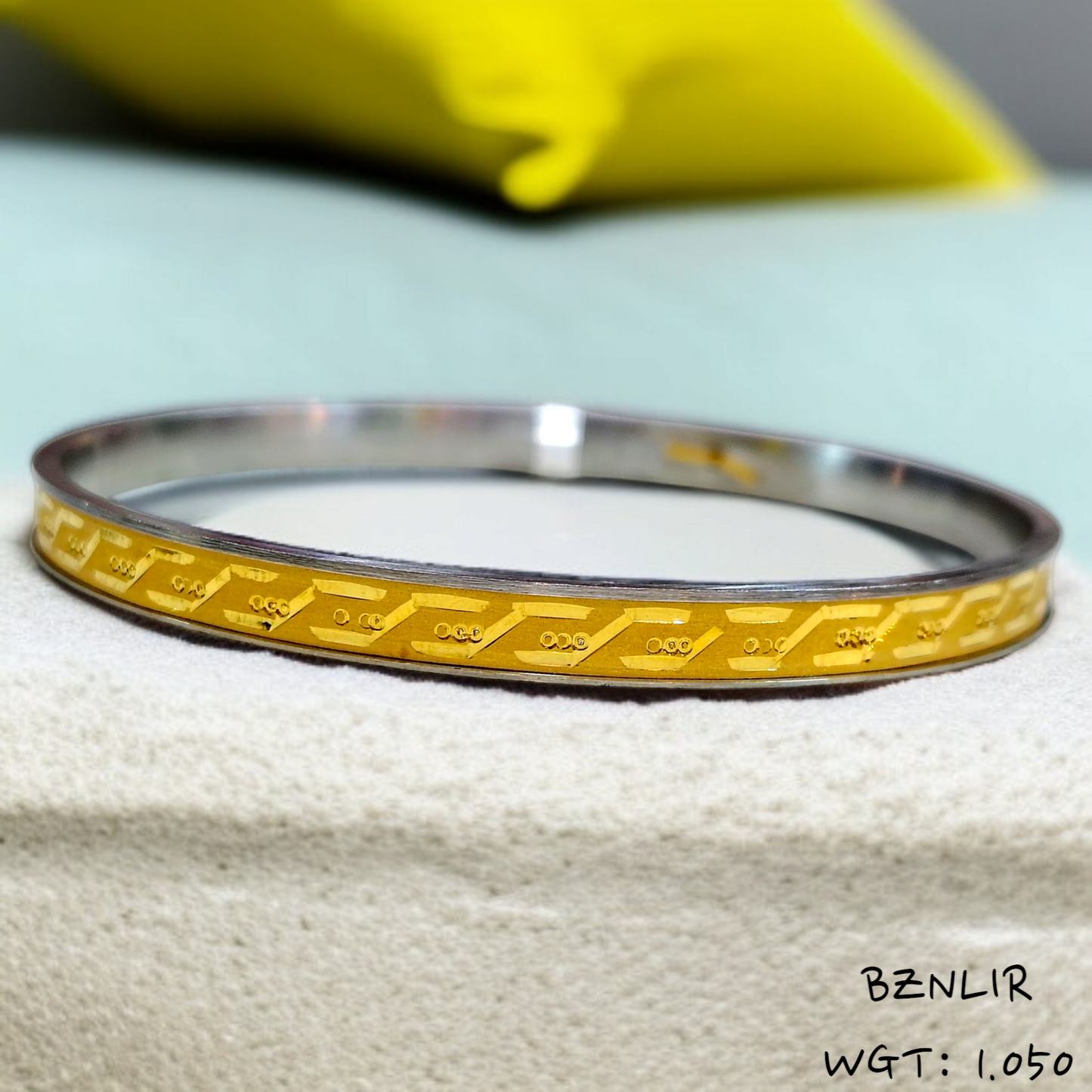 TRJ D- BZNLIR (SIZE: 25) WGT: 1.050 GM APPROX 22KT HUID HALLMARK GOLD NOA BANGLES (LAZER CHILA) 1 PIECE.