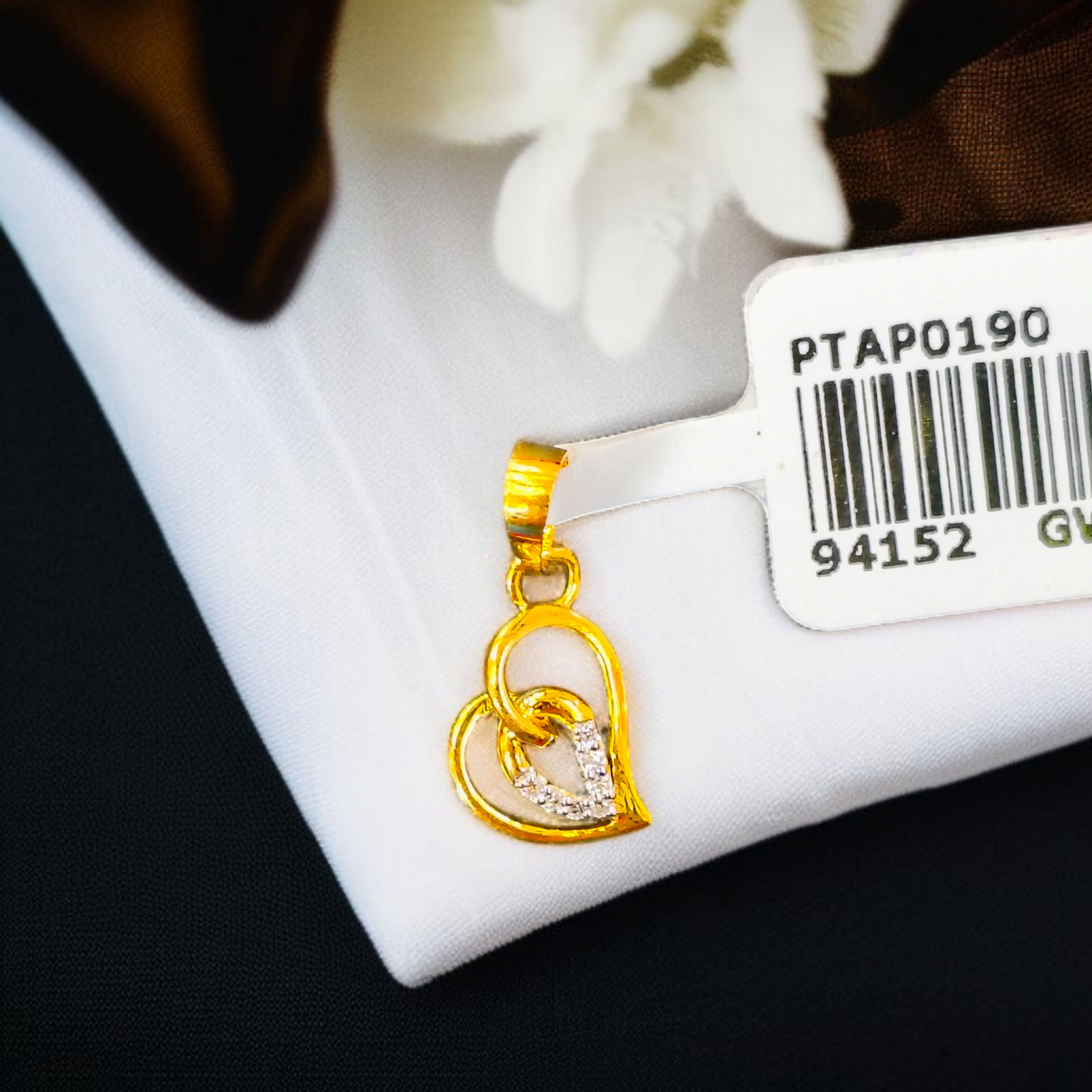 (GLC18) RAJLAXMI DIAMOND JEWELLERY - WGT: 0.640 GM - NATURAL DIAMOND (0.02 CENT) HUID HALLMARK 18KT DIAMOND PENDANT LOCKET FOR WOMEN WITH CERTIFICATE OF AUTHENTICITY BY ZORBA (DESIGN NO: PTAP0190) *CHAIN NOT INCLUDED.