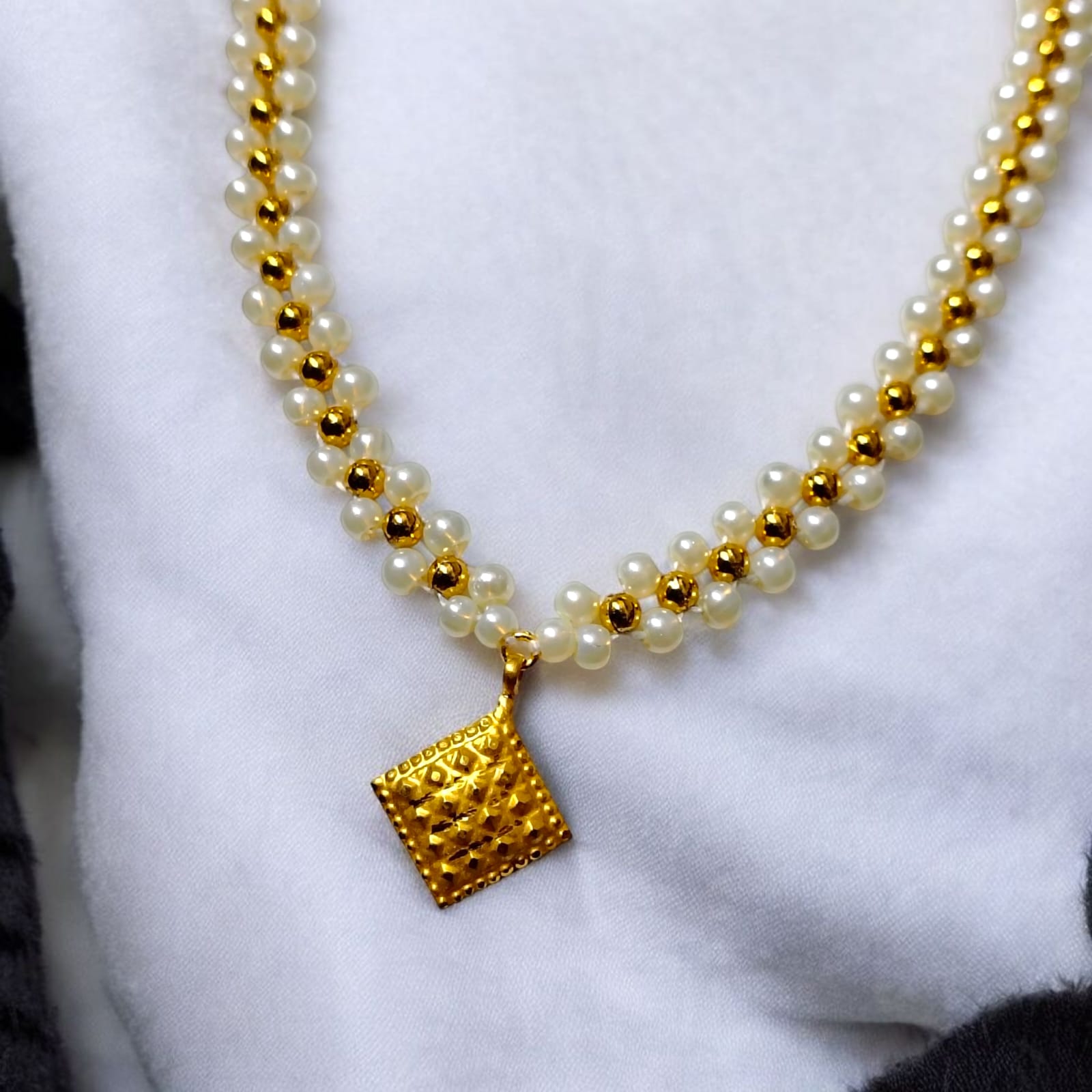 (GML) BARFI LOCKET WGT: 0.200 GM APPROX BIS CERTIFIED HUID HALLMARK 9KT GOLD MINI LOCKET 1 PIECE FOR WOMEN (WITH ADJUSTABLE TASSEL).