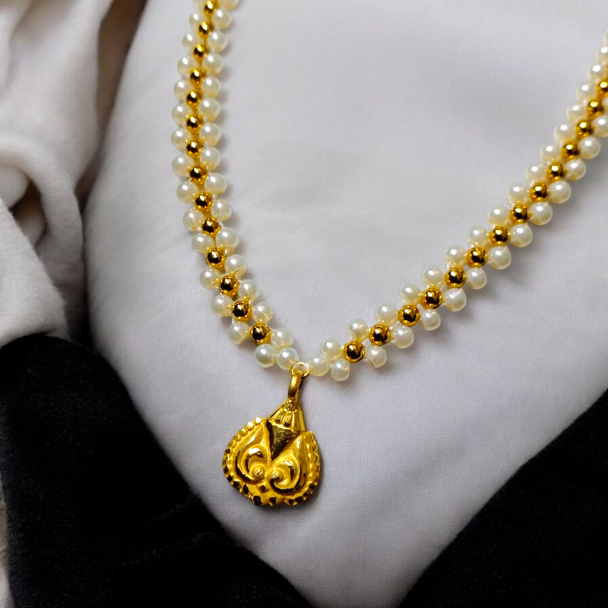 (GML) FLORAL2 LOCKET WGT: 0.230 GM APPROX BIS CERTIFIED HUID HALLMARK 9KT GOLD MINI LOCKET 1 PIECE FOR WOMEN (WITH ADJUSTABLE TASSEL).