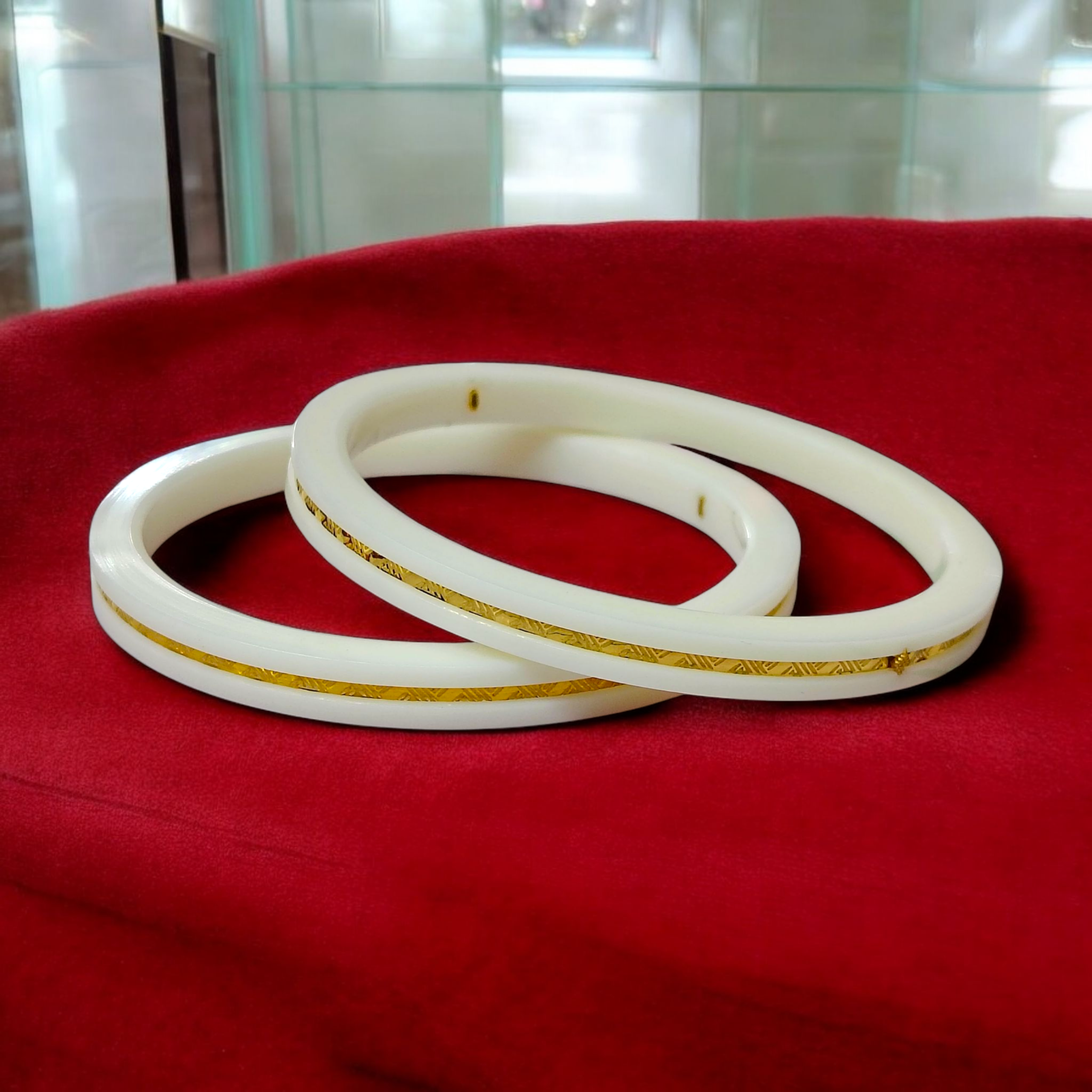 (GPB22) RAJLAXMI WHITE MINI DISCO POLA HALLMARK 916 22KT GOLD POLA BADHANO APPROX. WGT: 0.150 GM (NOT FOR REGULAR USE - ONLY OCASSION PURPOSE)