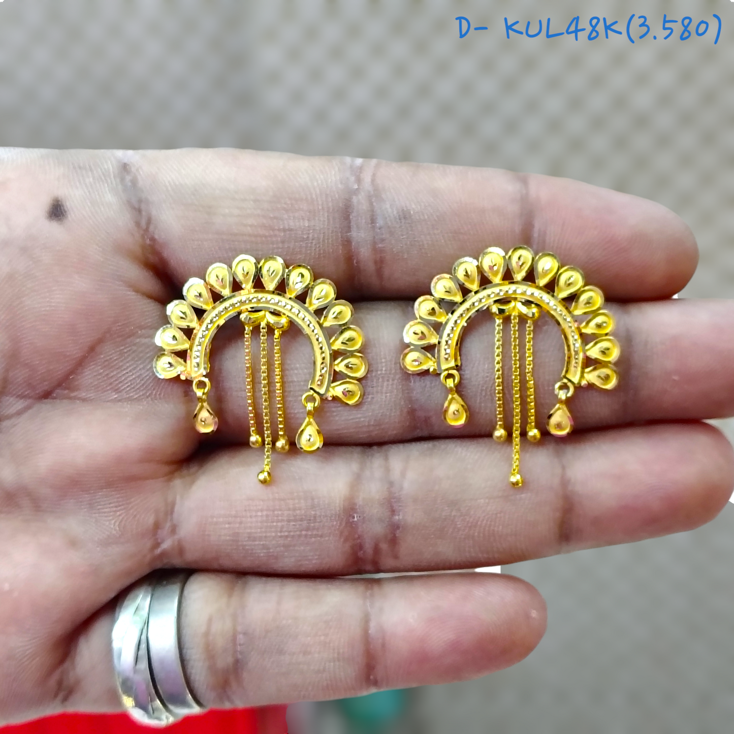 TRJ D- KUL48K WGT: 3.580 GM APPROX HUID HALLMARK 22KT GOLD EARRINGS KANBALA 1 PAIR FOR WOMEN.