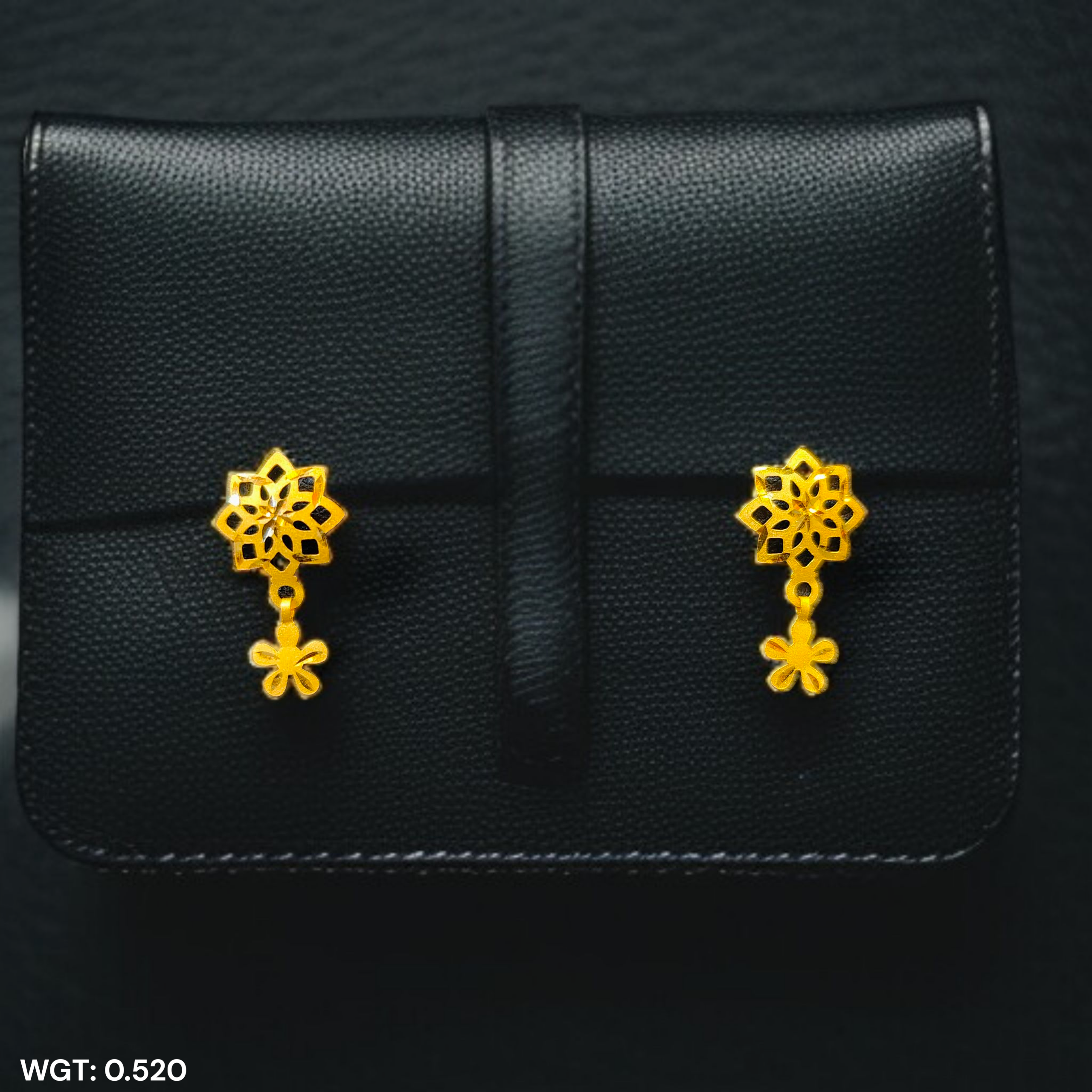(GSE22) BIS CERTIFIED WGT: 0.520 GM APPROX HUID HALLMARK 916 22KT GOLD TOPS 1 PAIR FOR WOMEN.