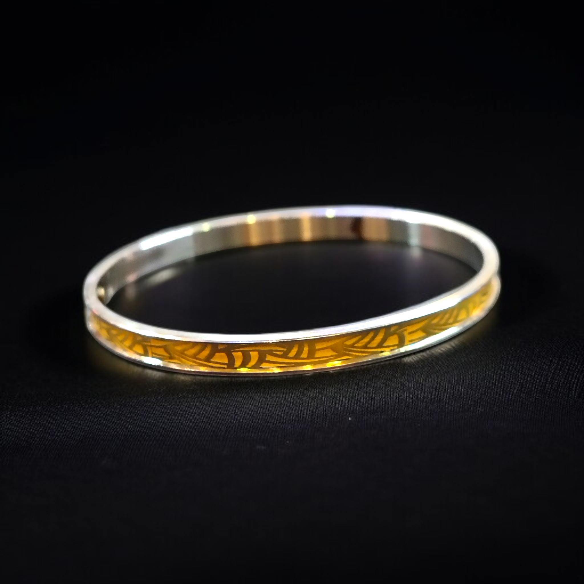 (GSN22) TRJ HUID HALLMARK 22KT GOLD DISCO NOA WGT: 0.210 GM APPROX 1 PIECE (NOT FOR DAILY USE) GET (RANDOM DESIGN)