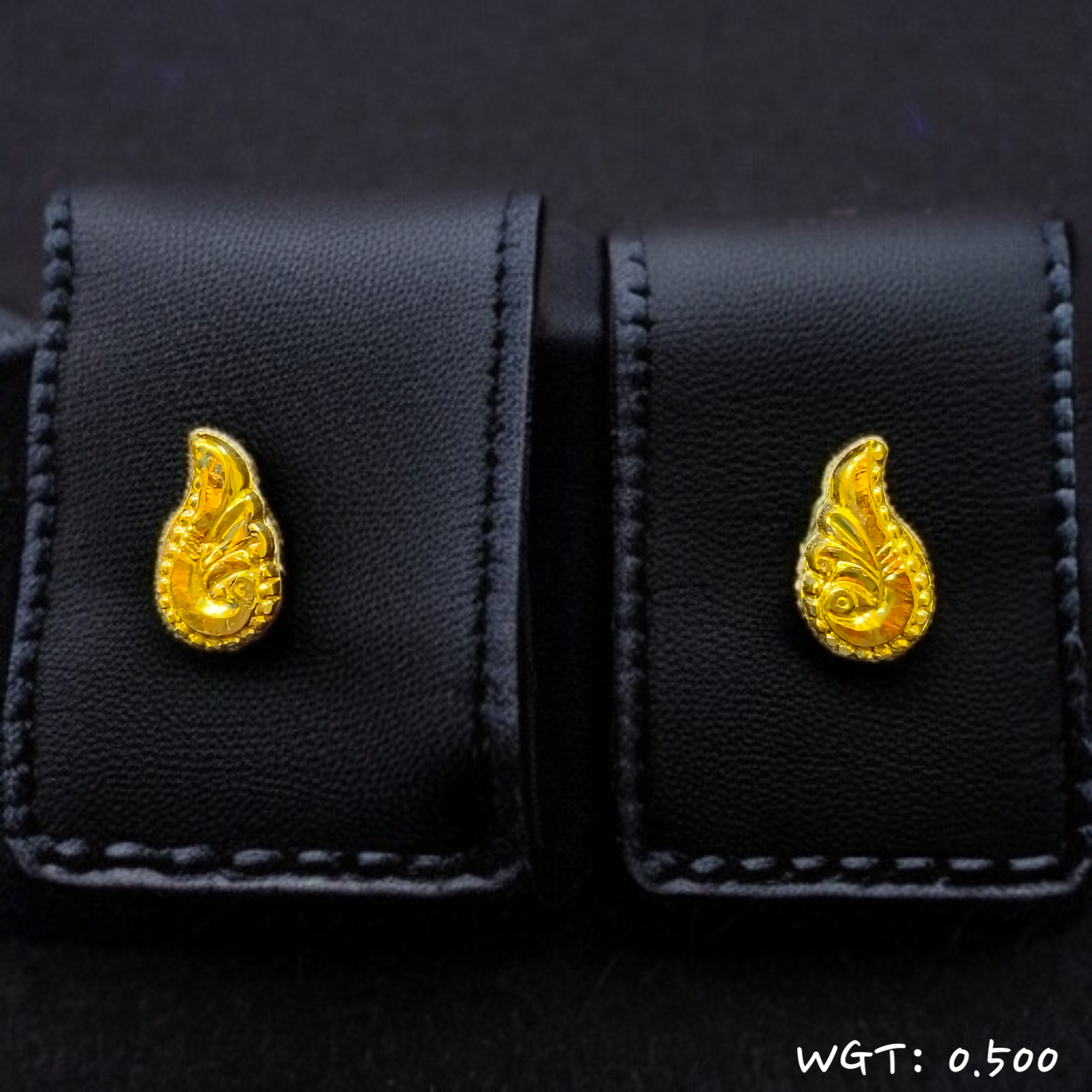 (GSE22) RAJLAXMI WGT: 0.500 GM APPROX HUID HALLMARK 916 22KT GOLD EAR TOPS STUD 1 PAIR FOR REGULAR USE.