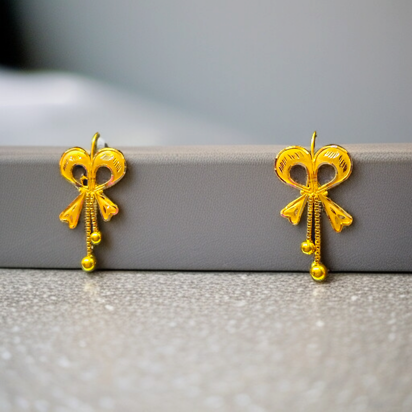 RAJLAXMI D- 86VHBG/BLA5P6 WGT: 1.590 GM APPROX HUID HALLMARK 916 22KT GOLD EAR TOPS STUD 1 PAIR FOR REGULAR USE.