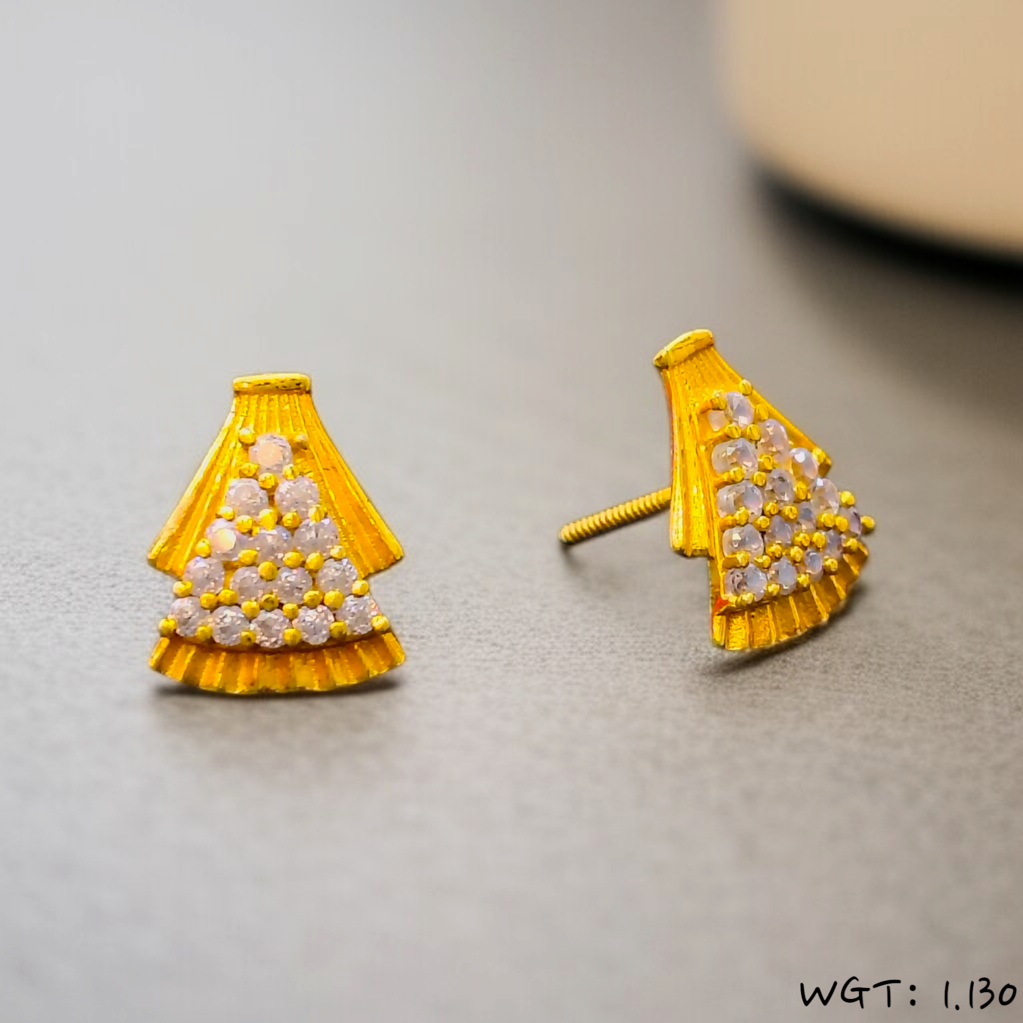 (GSE14) TRJ WGT: 1.130 GM APPROX 14KT HUID HALLMARK GOLD EAR STUD 1 PAIR FOR REGULAR USE.