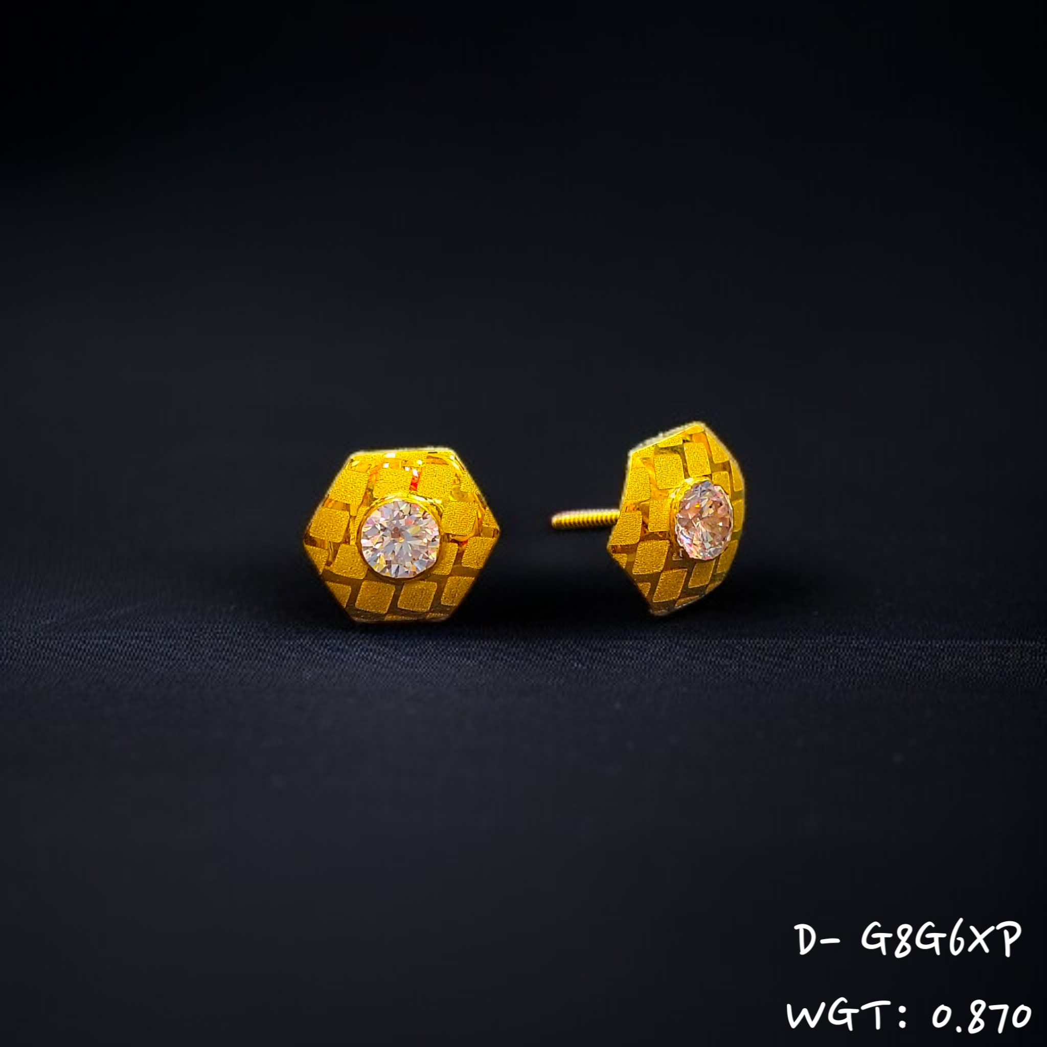 (GSE18) RAJLAXMI D- G8G6XP (WGT: 0.870 GM APPROX) HALLMARK 18KT GOLD EAR TOPS STUD 1 PAIR FOR REGULAR USE.