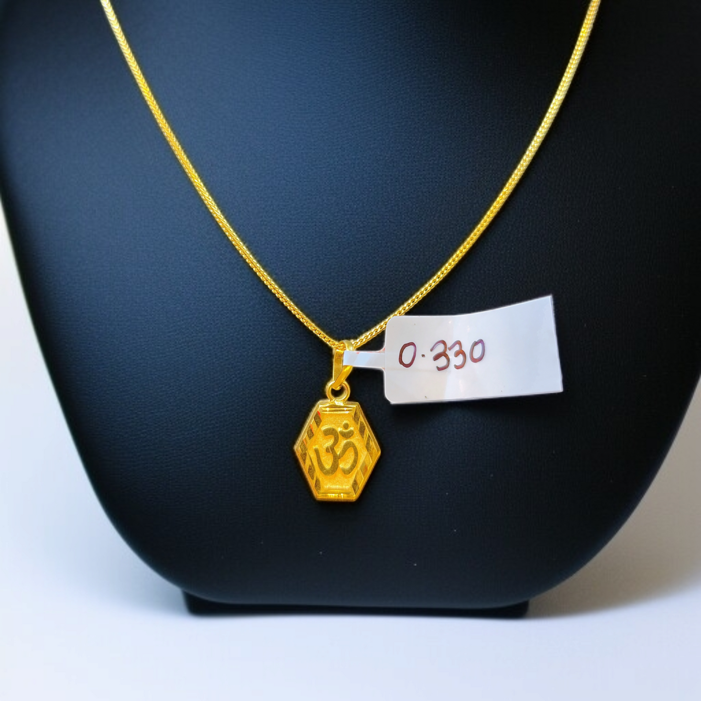 TRJ WGT: 0.330 GM APPROX KDM GOLD LOCKET 1 PIECE (50 TONCH) WITH ADJUSTABLE TASSEL.