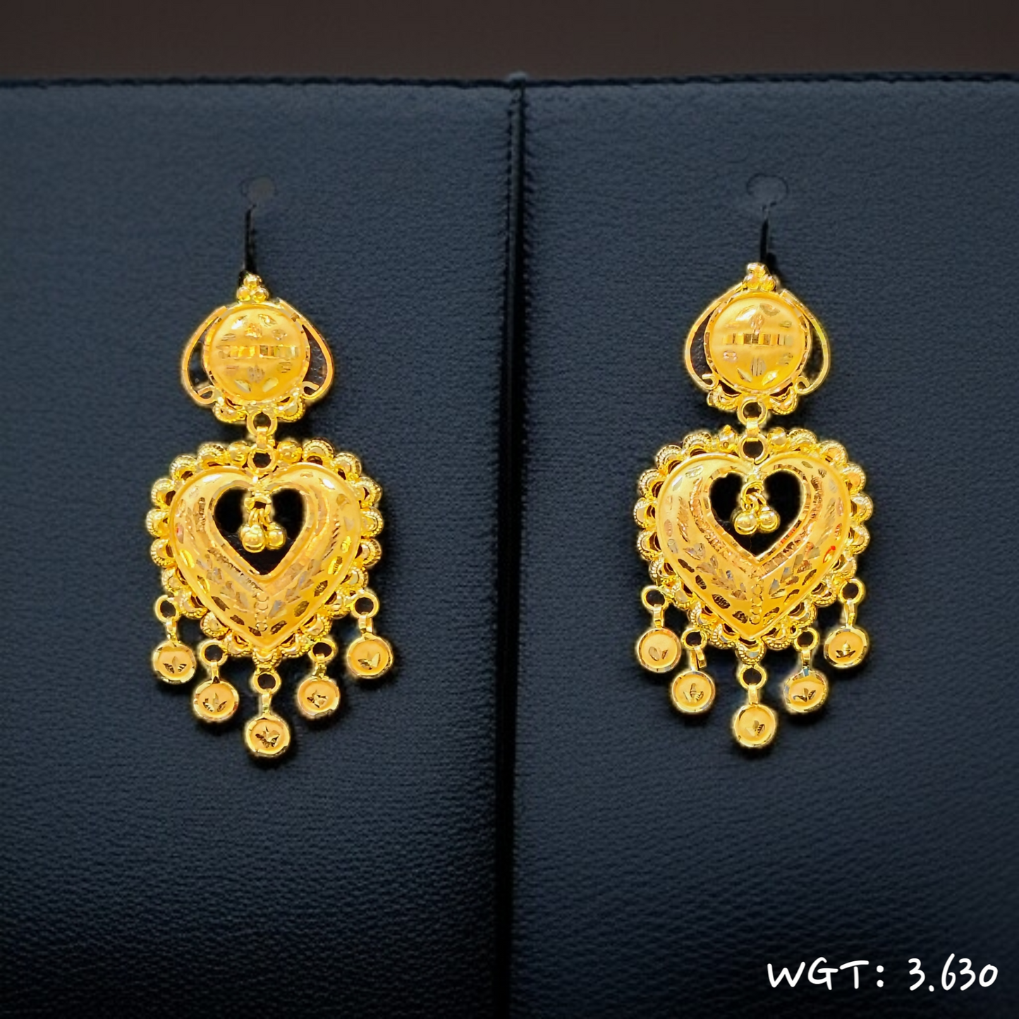 TRJ WGT: 3.630 GM APPROX HUID HALLMARK 22KT GOLD EARRINGS KANBALA 1 PAIR FOR WOMEN.