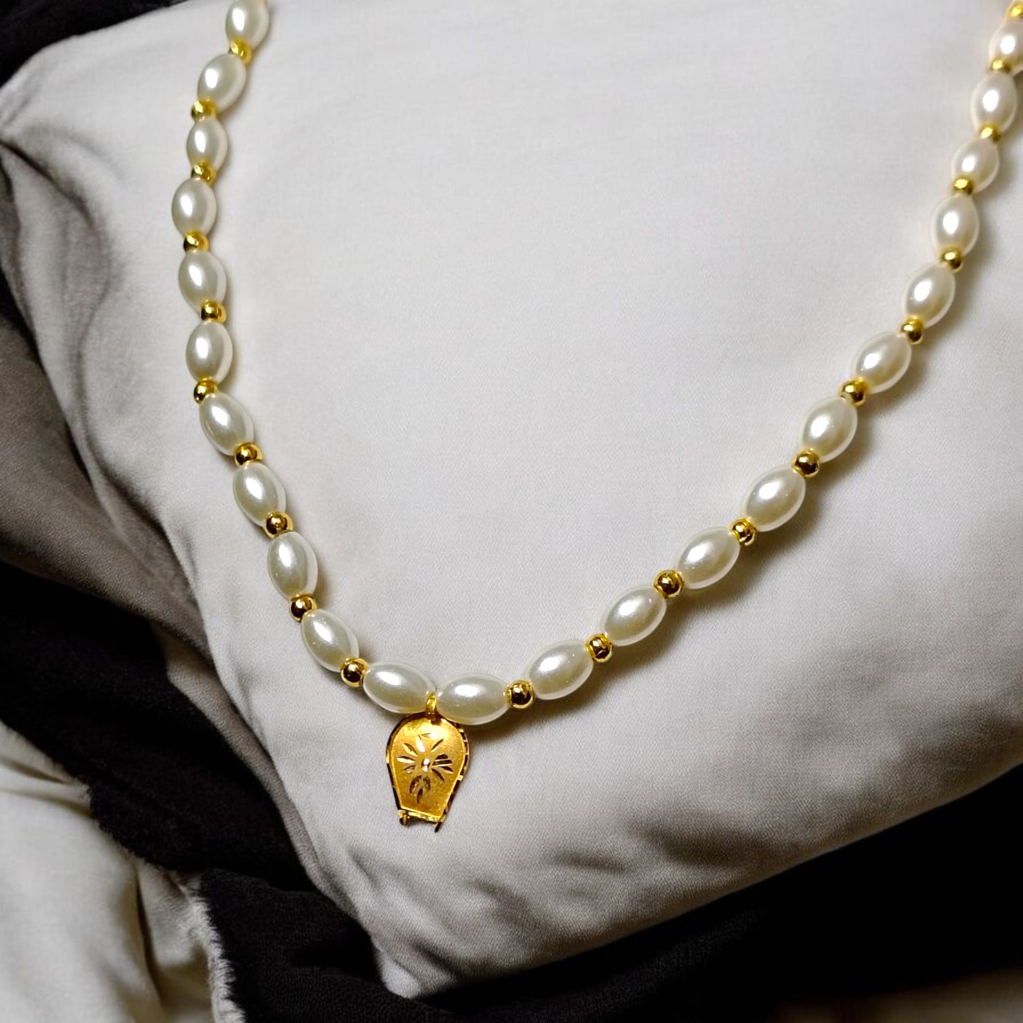 (GML) KULO LOCKET WGT: 0.100 GM APPROX BIS CERTIFIED HUID HALLMARK 9KT GOLD MINI LOCKET 1 PIECE FOR WOMEN (WITH ADJUSTABLE TASSEL).