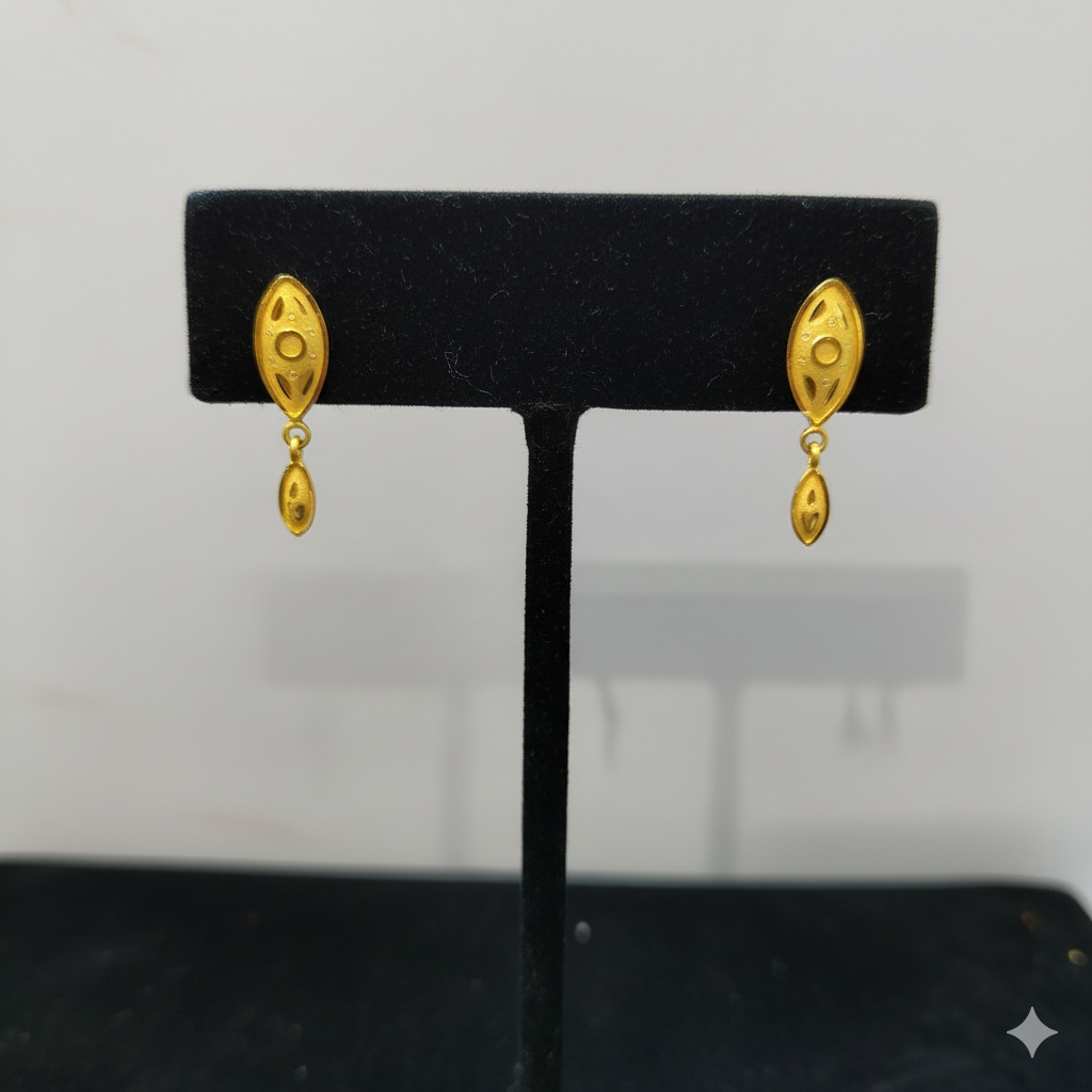 (GSE22) BIS CERTIFIED WGT: 0.640 GM APPROX HUID HALLMARK 916 22KT GOLD TOPS 1 PAIR FOR WOMEN.