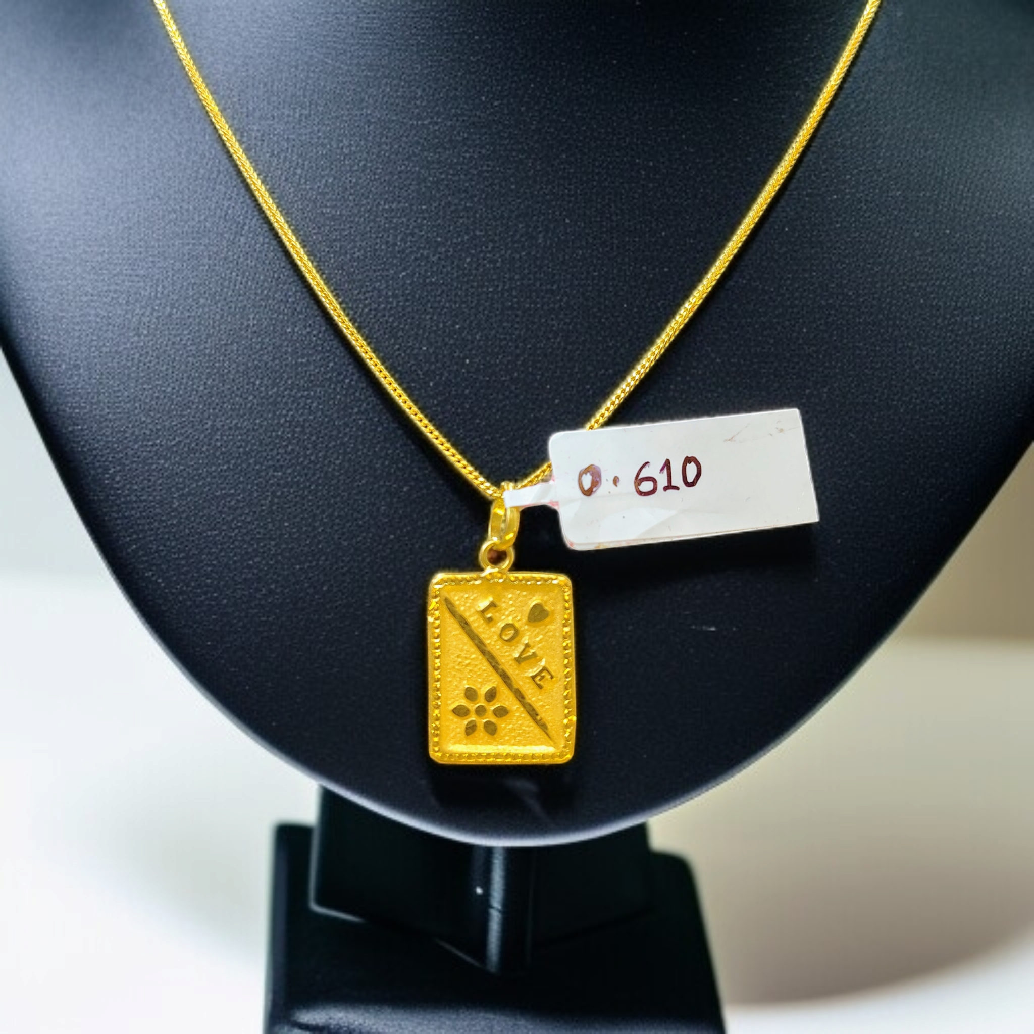 (GLKD) TRJ WGT: 0.610 GM APPROX KDM GOLD LOCKET 1 PIECE (50 TONCH) WITH ADJUSTABLE TASSEL.