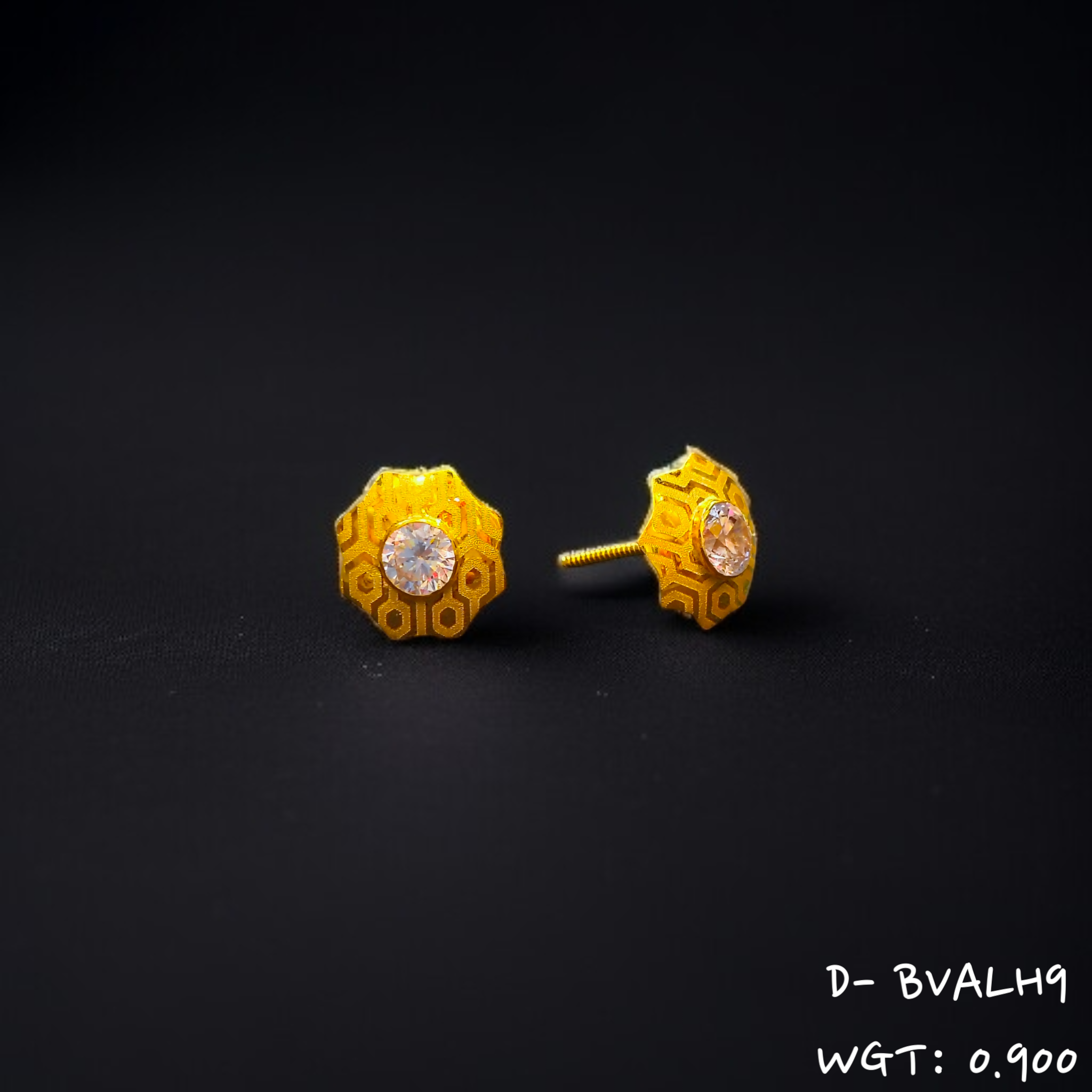 (GSE18) RAJLAXMI D- BVALH9 (WGT: 0.900 GM APPROX) HALLMARK 18KT GOLD EAR TOPS STUD 1 PAIR FOR REGULAR USE.