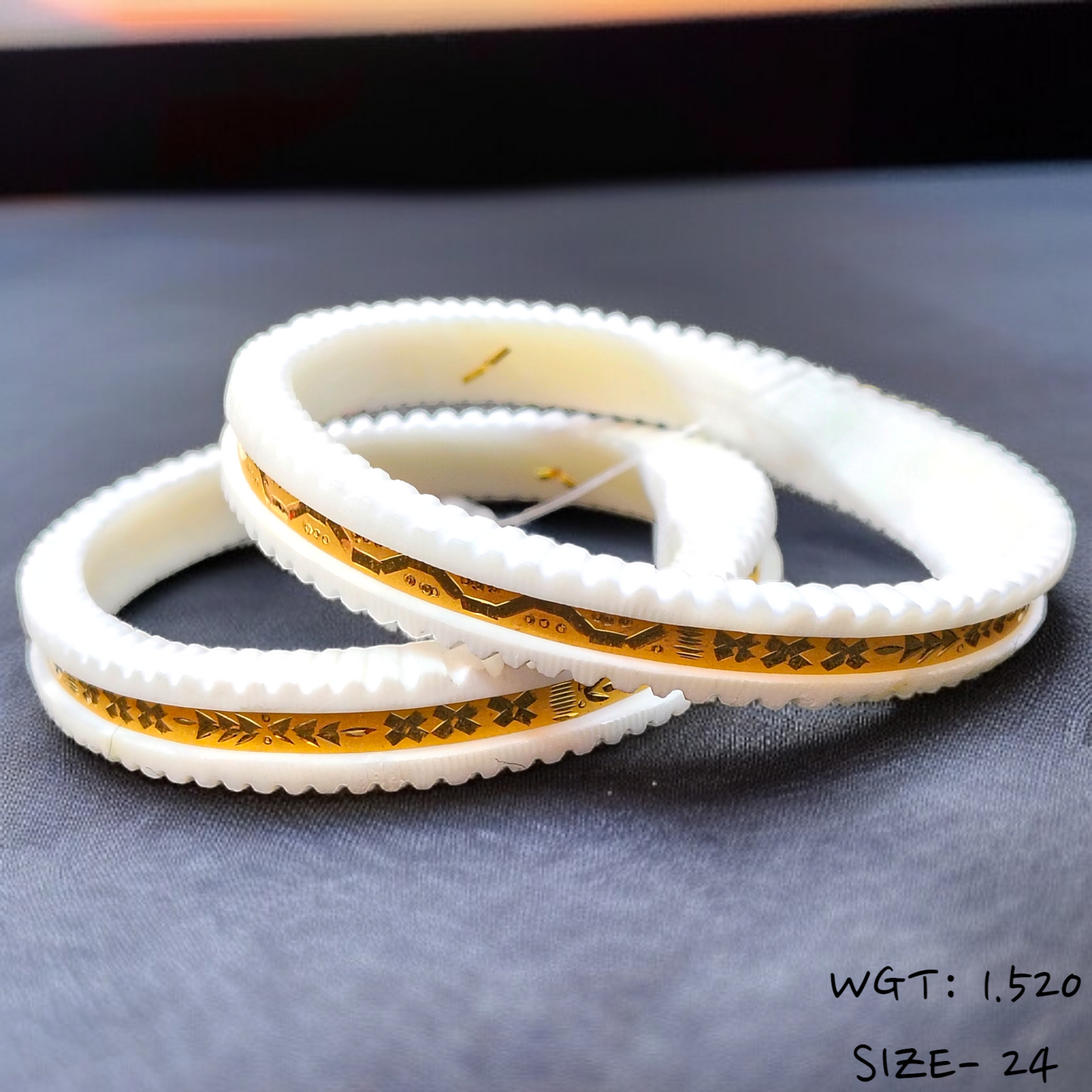 TRJ (SIZE: 24) WGT: 1.520 GM APPROX HUID HALLMARK 22KT GOLD SAKHA BANGLES 1 PAIR DESIGN FOR REGULAR USE.