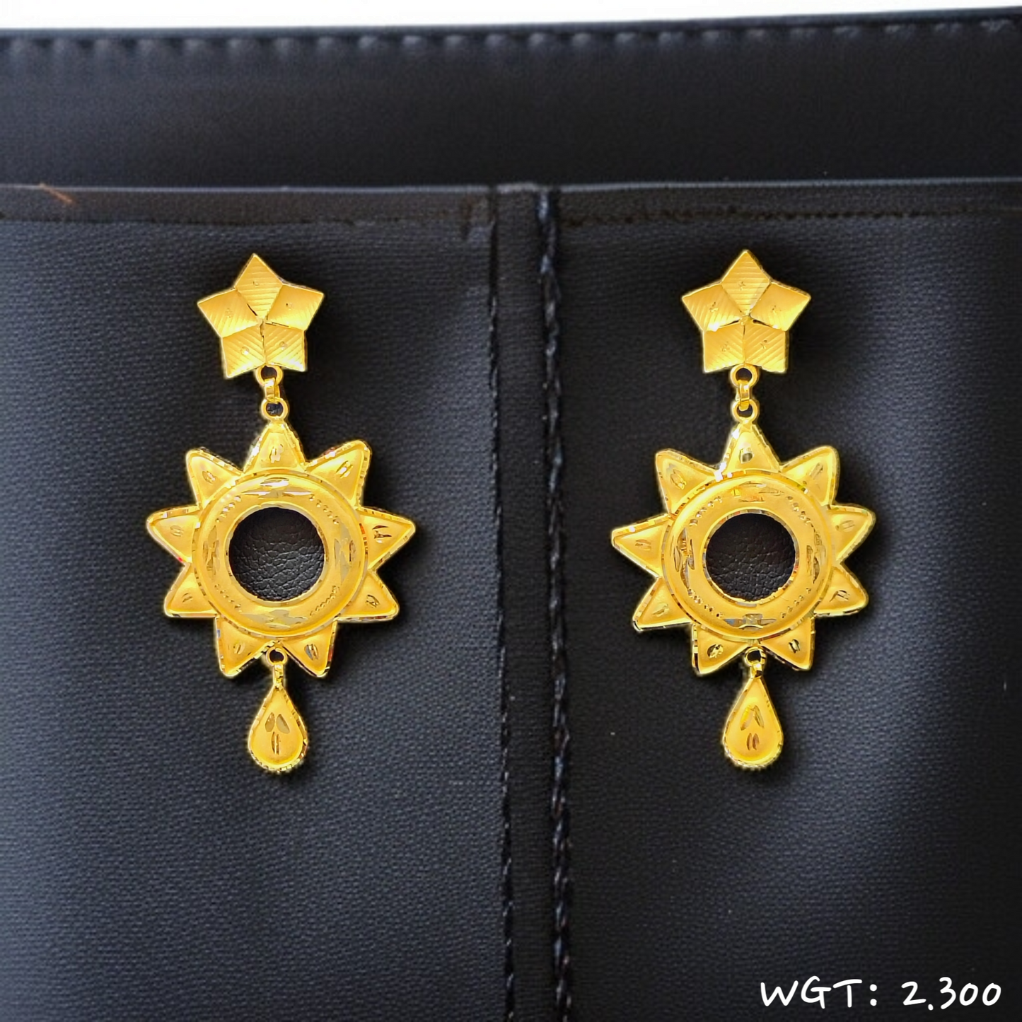 TRJ WGT: 2.300 GM APPROX HUID HALLMARK 22KT GOLD EARRINGS KANBALA 1 PAIR FOR WOMEN.