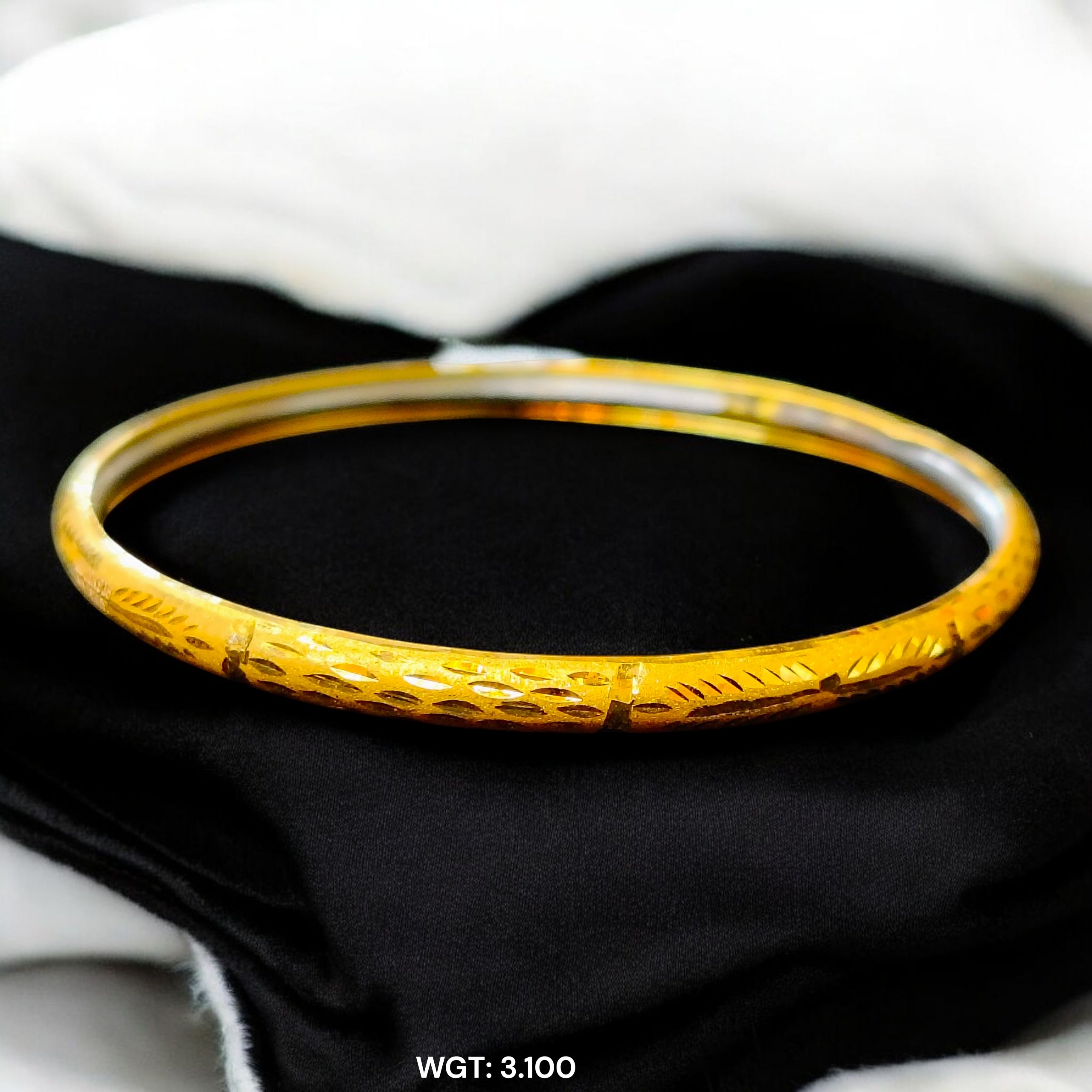 (GSN22) TRJ (SIZE: 23) WGT: 3.100 GM APPROX 22KT HUID HALLMARK GOLD NOA BADHANO BANGLE 1 PIECE.