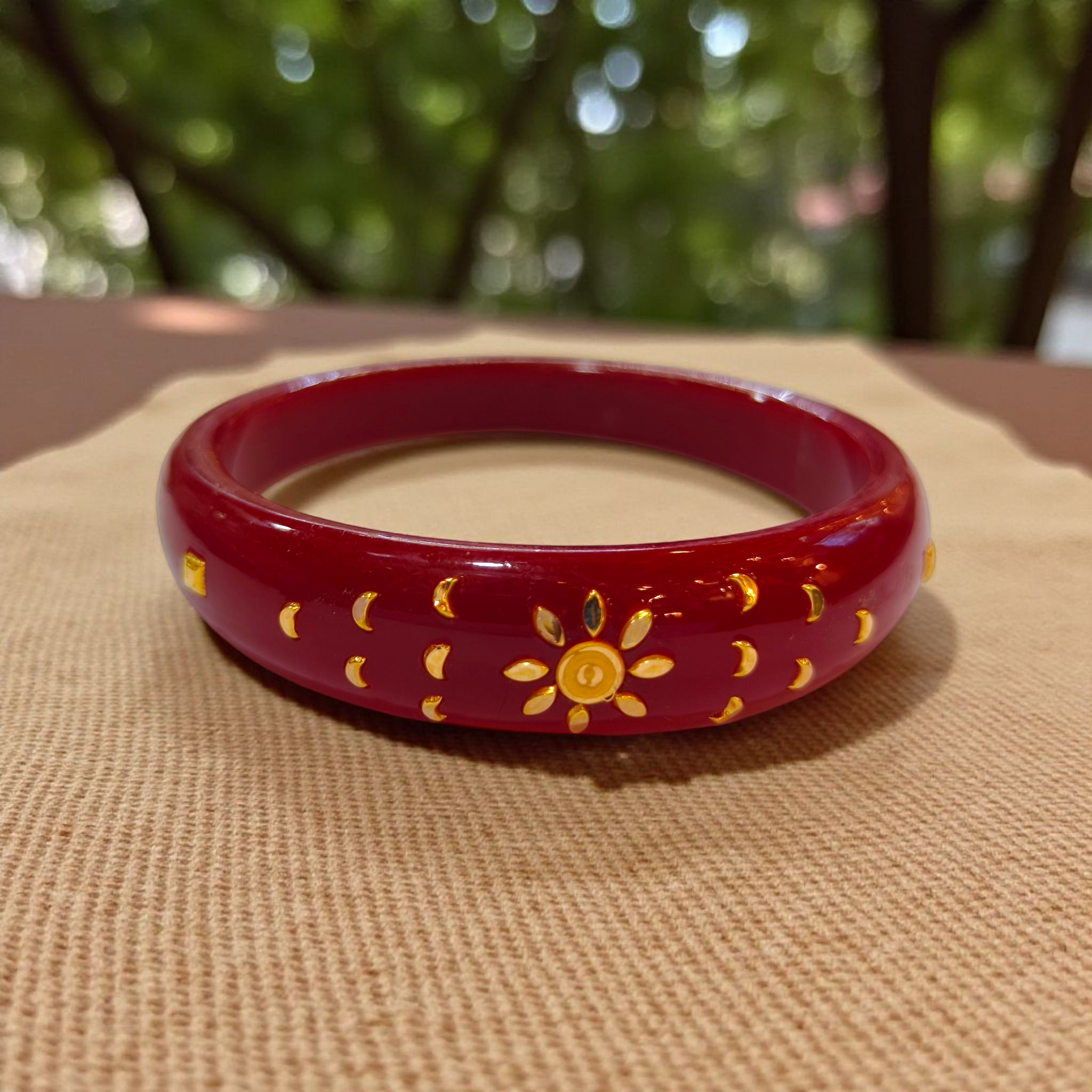 (GBP18) RED COLOUR HUID HALLMARK 18KT GOLD BRACELET POLA 1 PIECE FOR MARRIED WOMEN (REGULAR USE) APPROX WGT: 0.250 GM