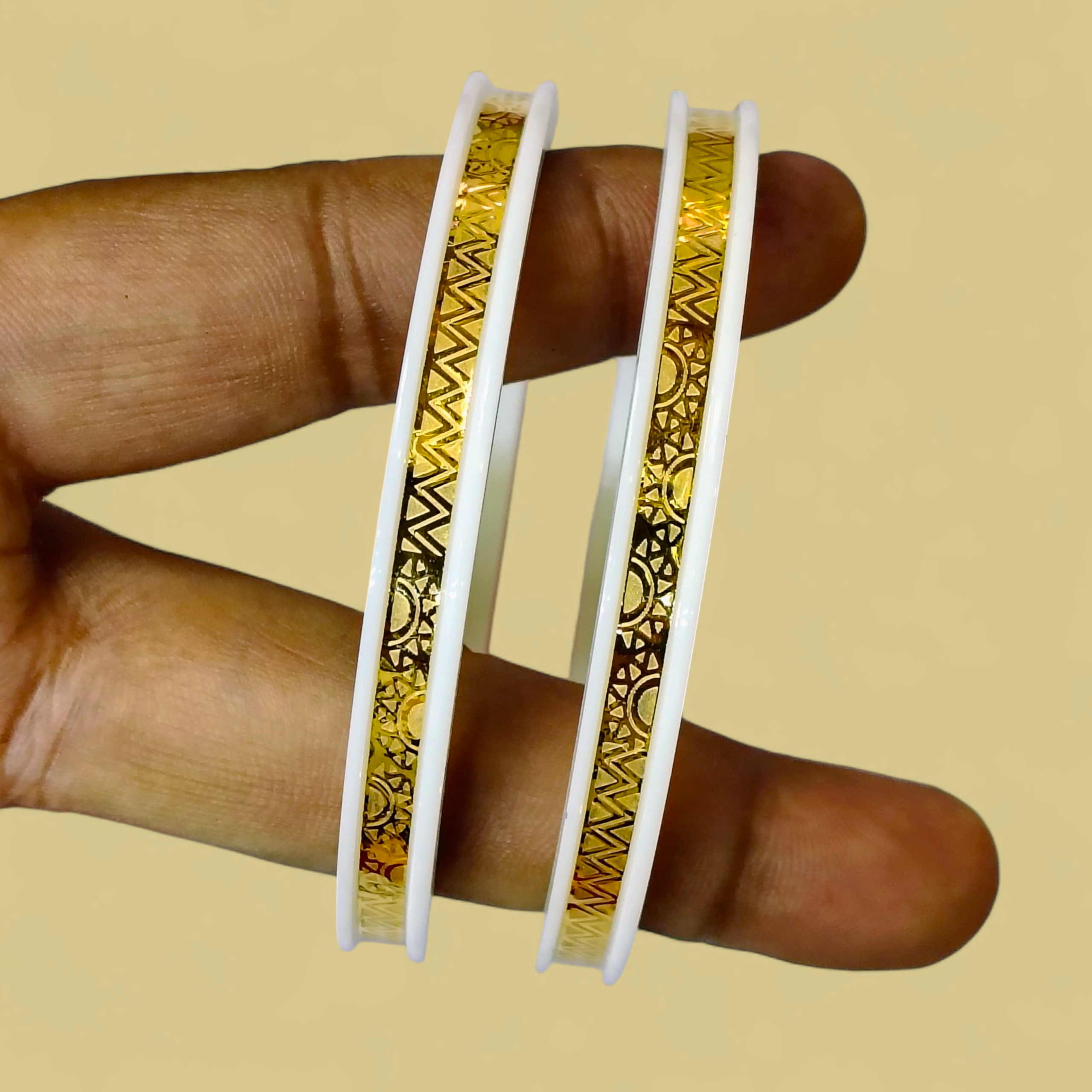 (GPB22) RAJLAXMI WHITE DISCO POLA HALLMARK 916 22KT GOLD POLA BADHANO APPROX. WGT: 0.350 GM (NOT FOR REGULAR USE - ONLY OCASSION PURPOSE)